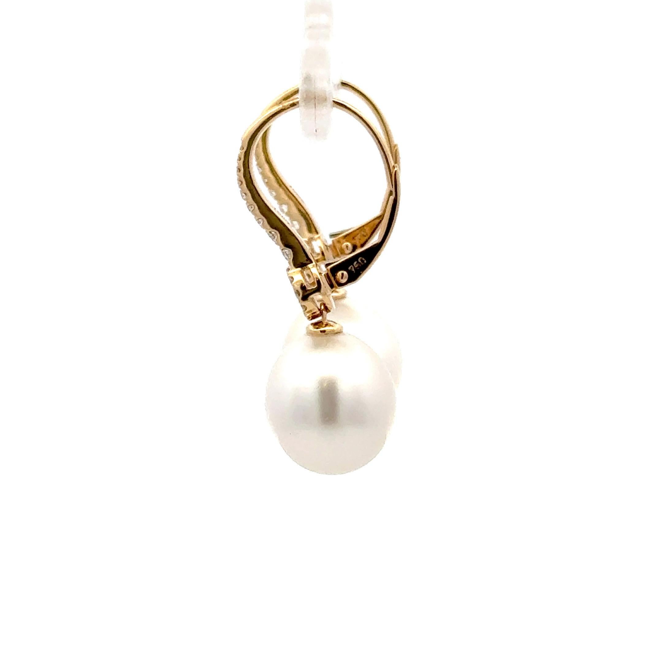 Boucles d'oreilles pendantes en or jaune 18 carats avec diamants des mers du Sud 0,37 carats 11-12 MM Pour femmes en vente