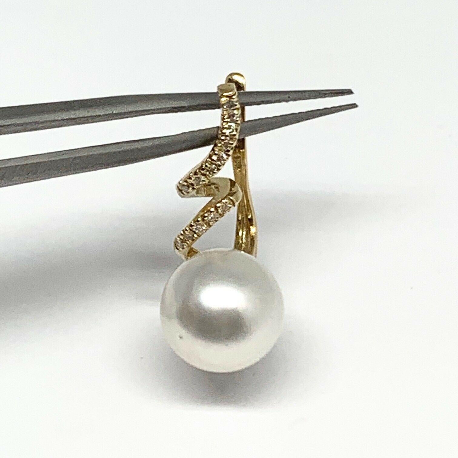 Orecchini di diamanti con perle dei mari del sud in oro giallo 14k 0,13 TCW certificati in vendita 1