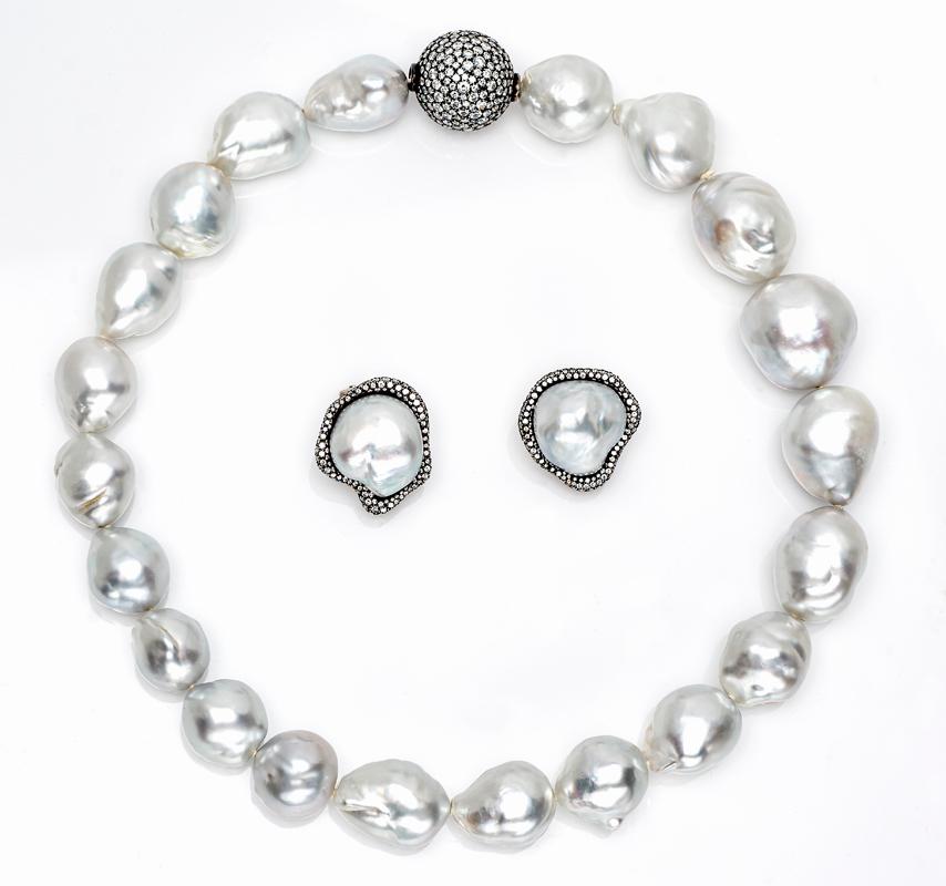 Women's Diamond and South Sea Pearl Necklace and Earrings For Sale