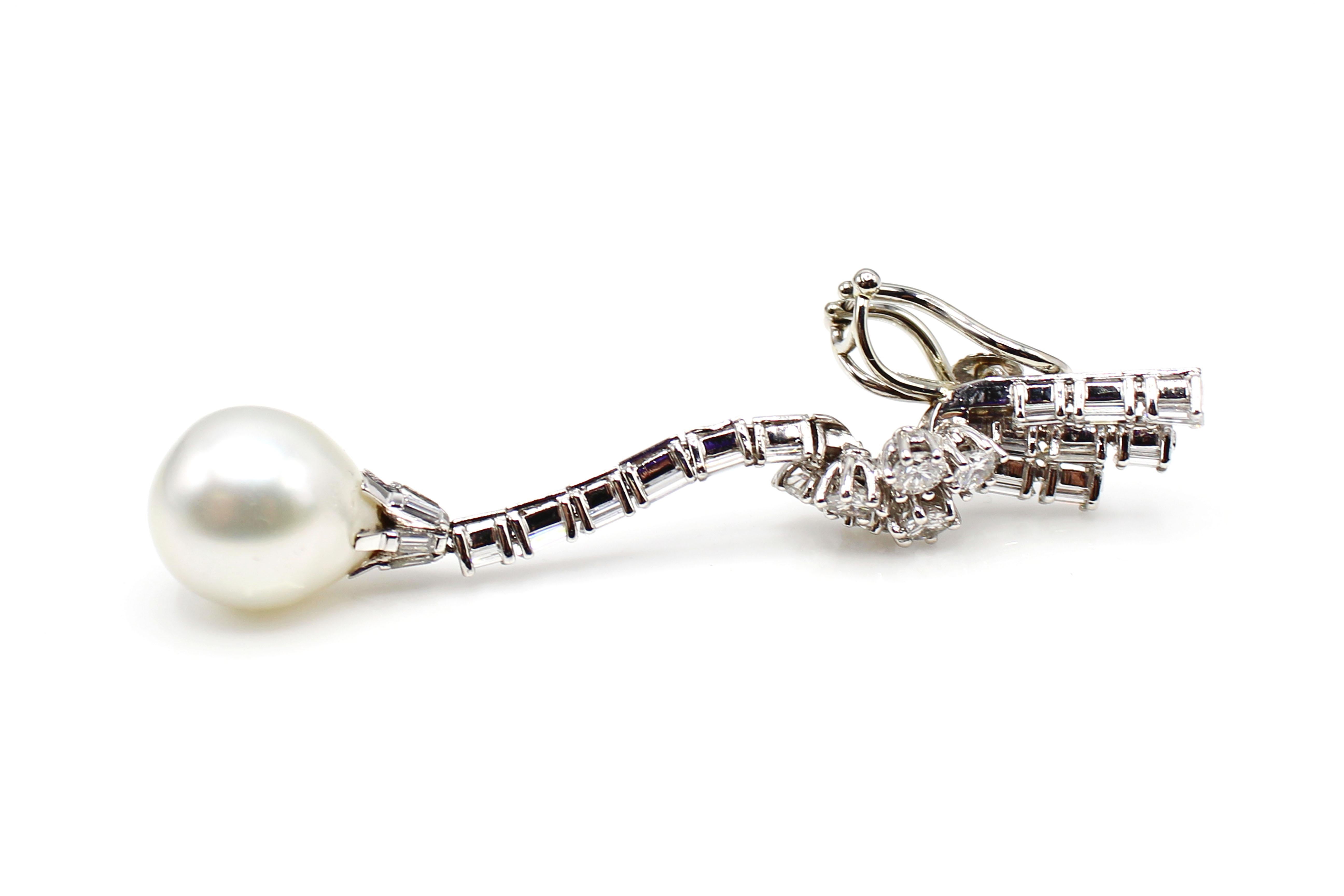 Diamond South Sea Pearl Platinum Dangle Earrings In Excellent Condition In New York, NY