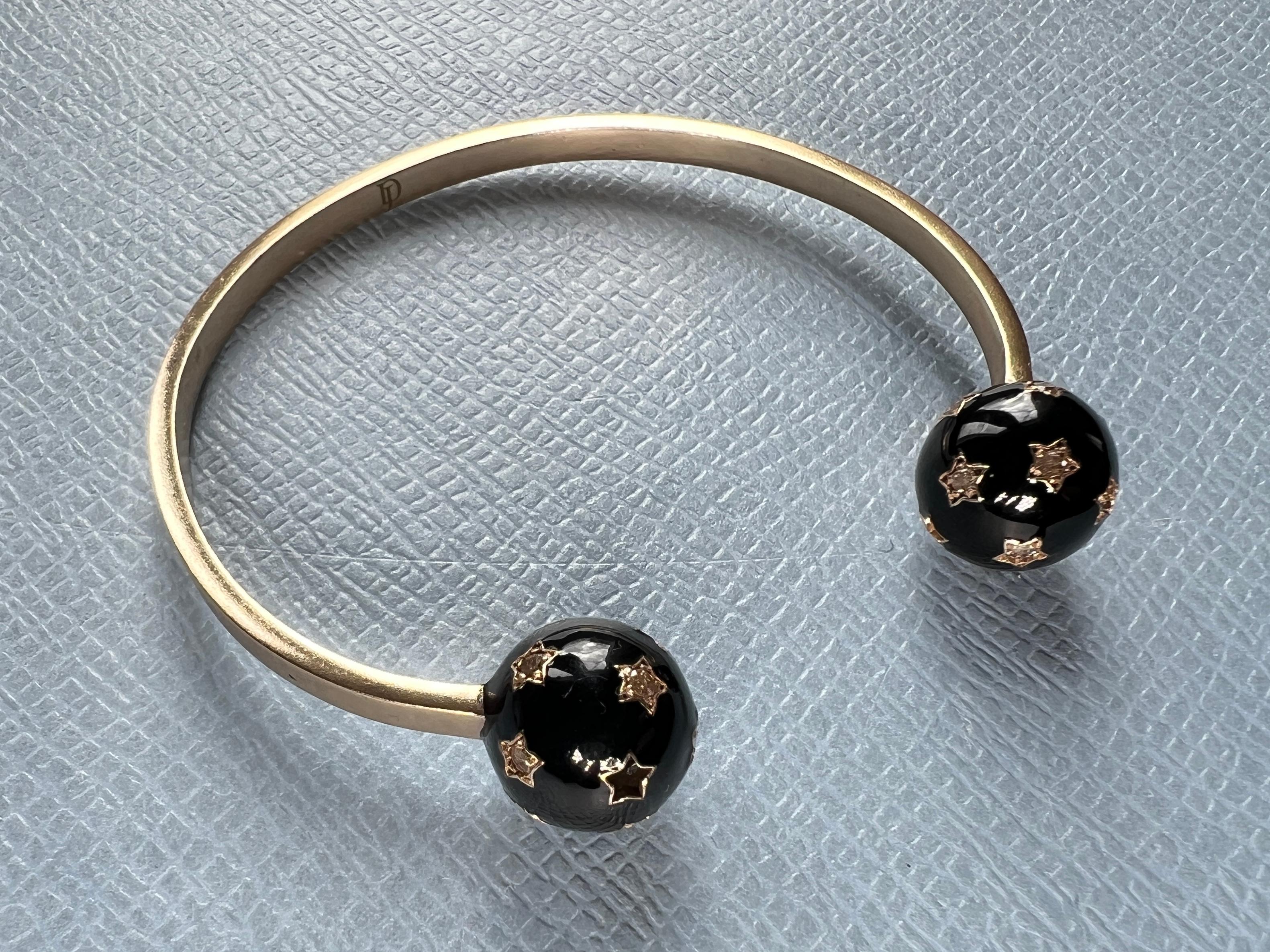 Taglio singolo Bangle con sfera di diamanti e smalto nero in vendita