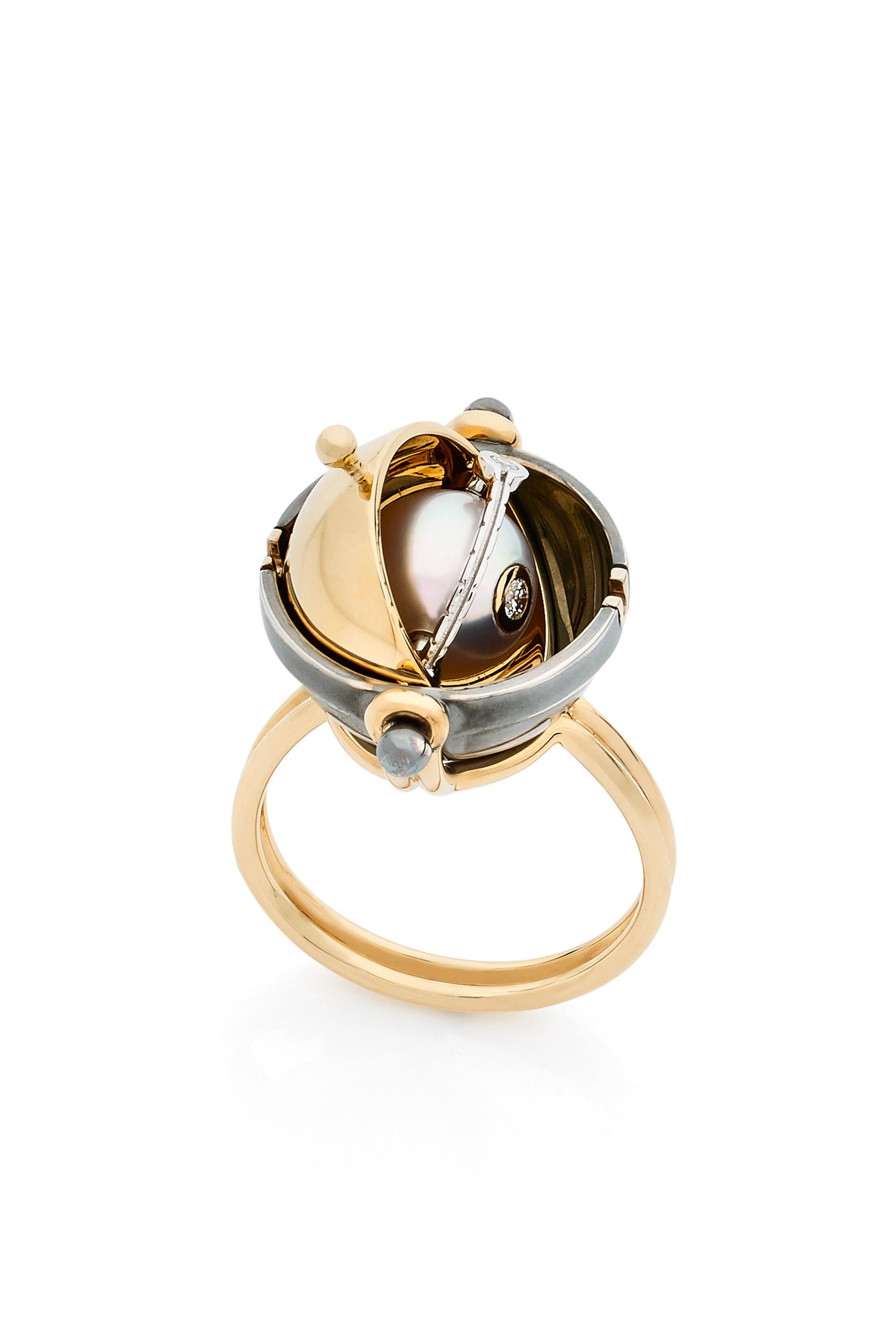 Diamond Sphere Ring Akoya Pearl by Elie Top. Gold and distressed silver ring. Rotating sphere revealing an akoya pearl set with a diamond and encircled by a white gold and diamonds ring. 

Information:
Akoya Pearl 
1 Diamond: 0.045 cts
18k Gold: 9