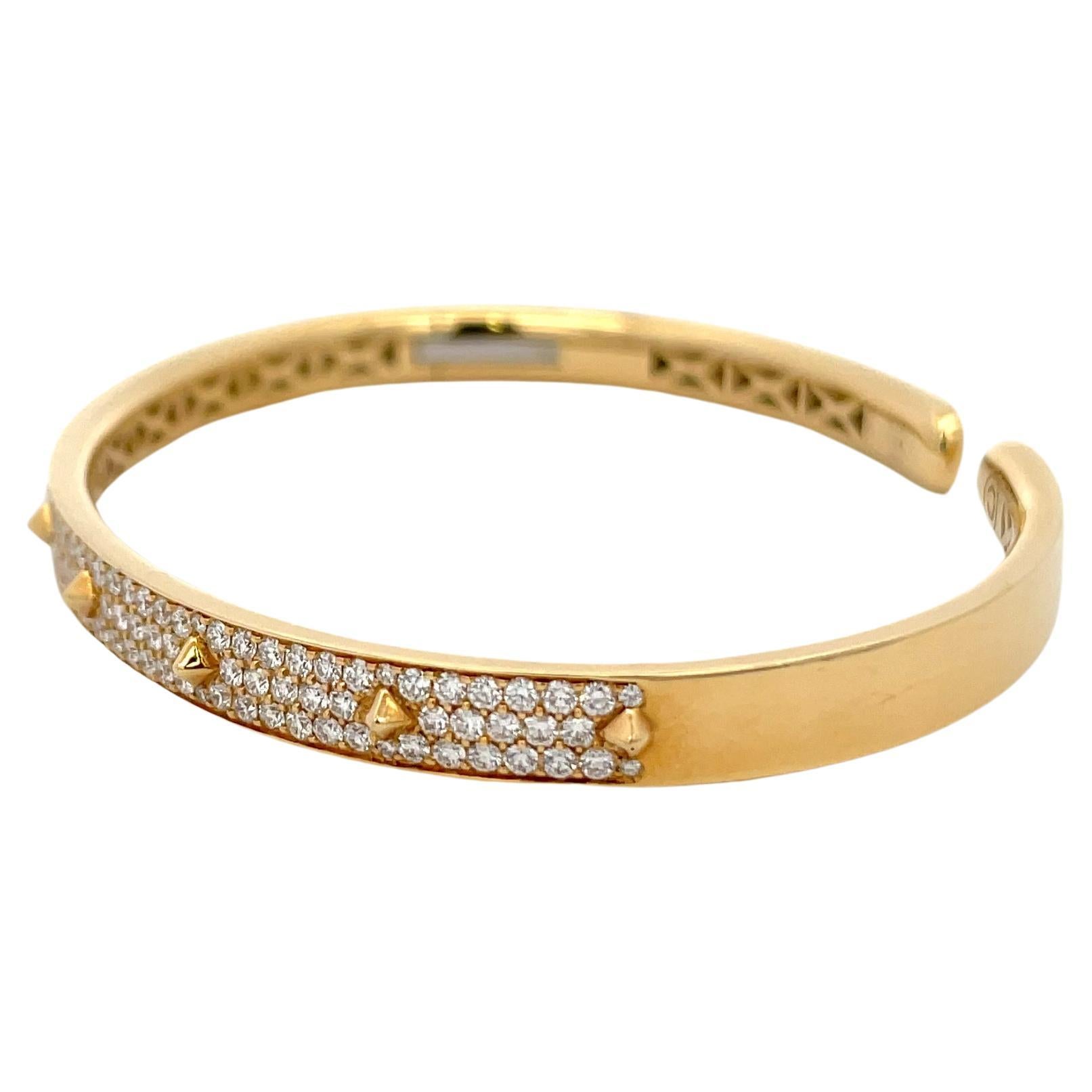Contemporain Bracelet jonc à charnière avec diamants de 1,75 carat F VS en or jaune 18 carats d'Italie en vente