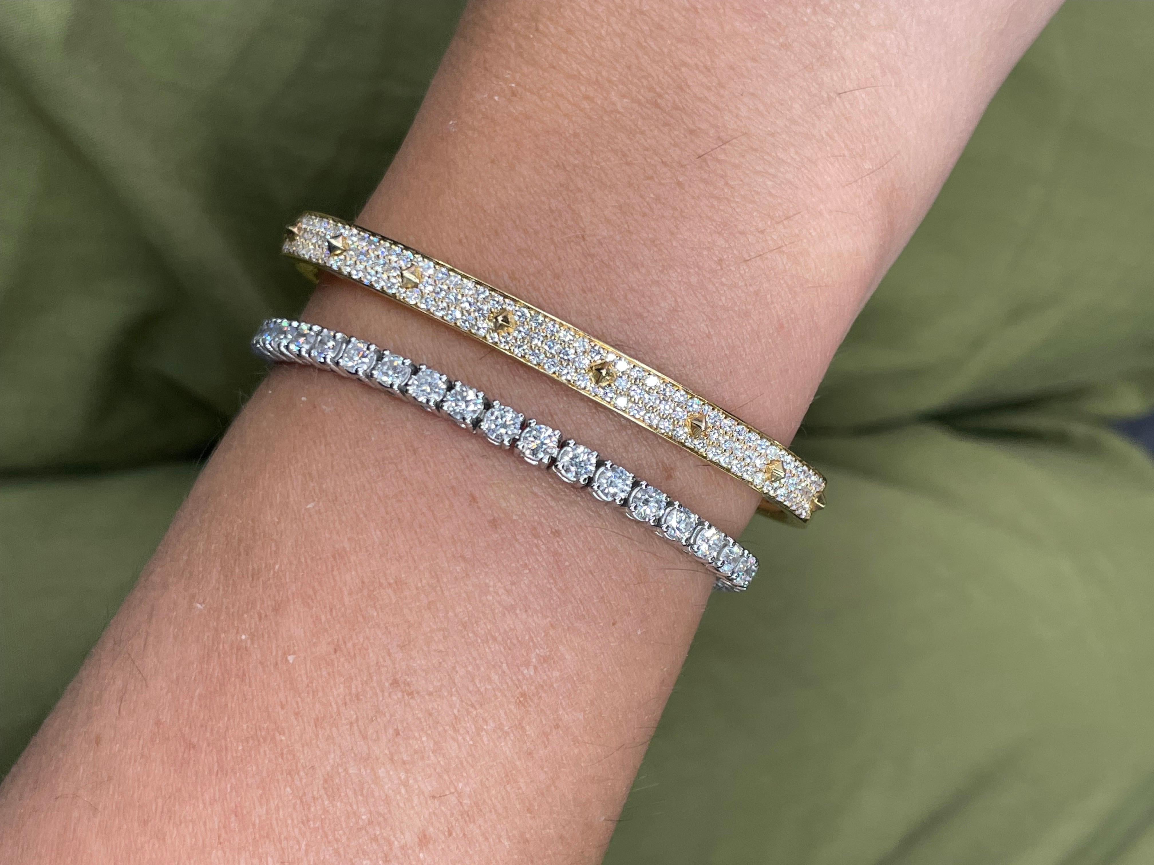 Bracelet jonc à charnière avec diamants de 1,75 carat F VS en or jaune 18 carats d'Italie Neuf - En vente à New York, NY