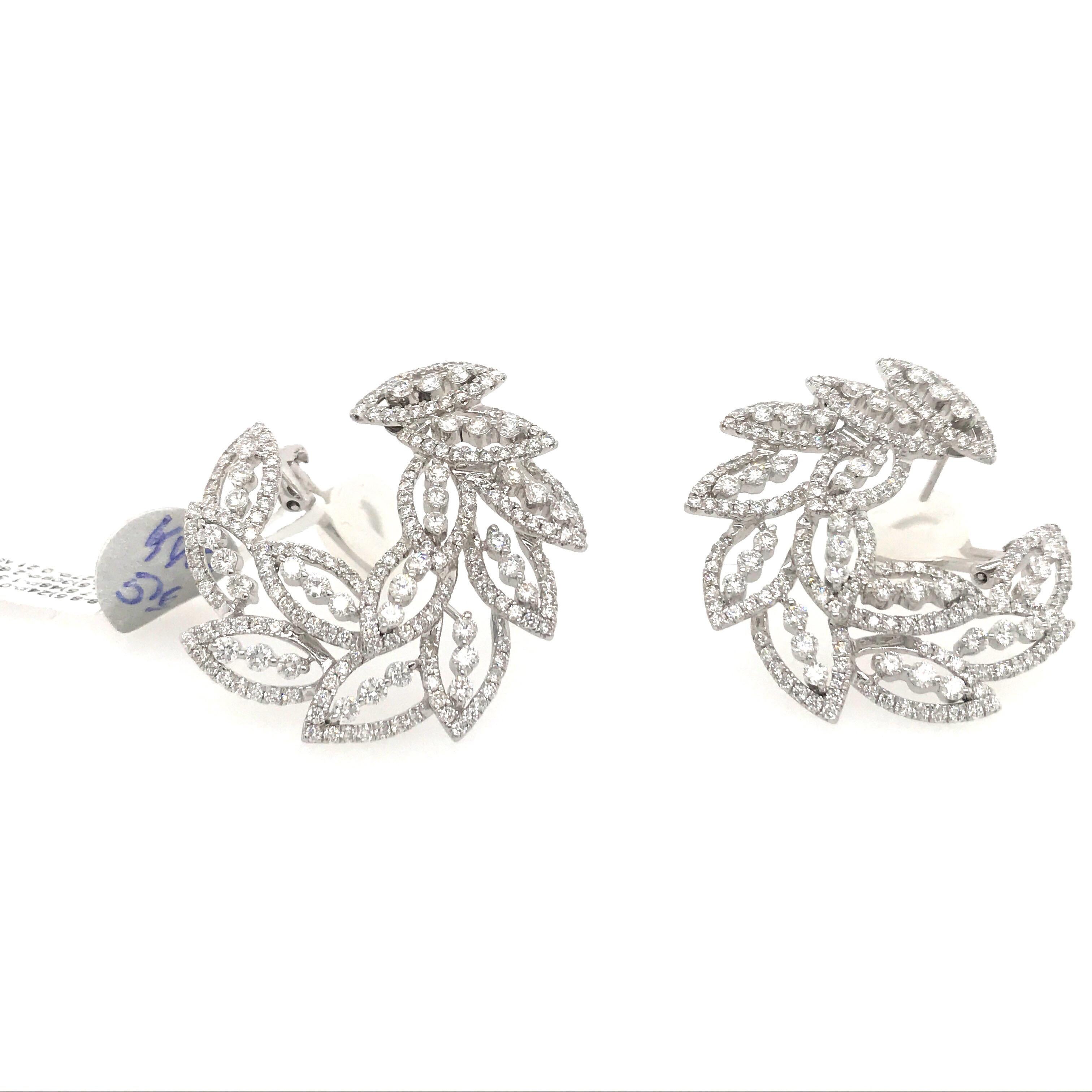 Contemporary Diamond Spiral Earrings 5.16 Carat 18 Karat White Gold  For Sale