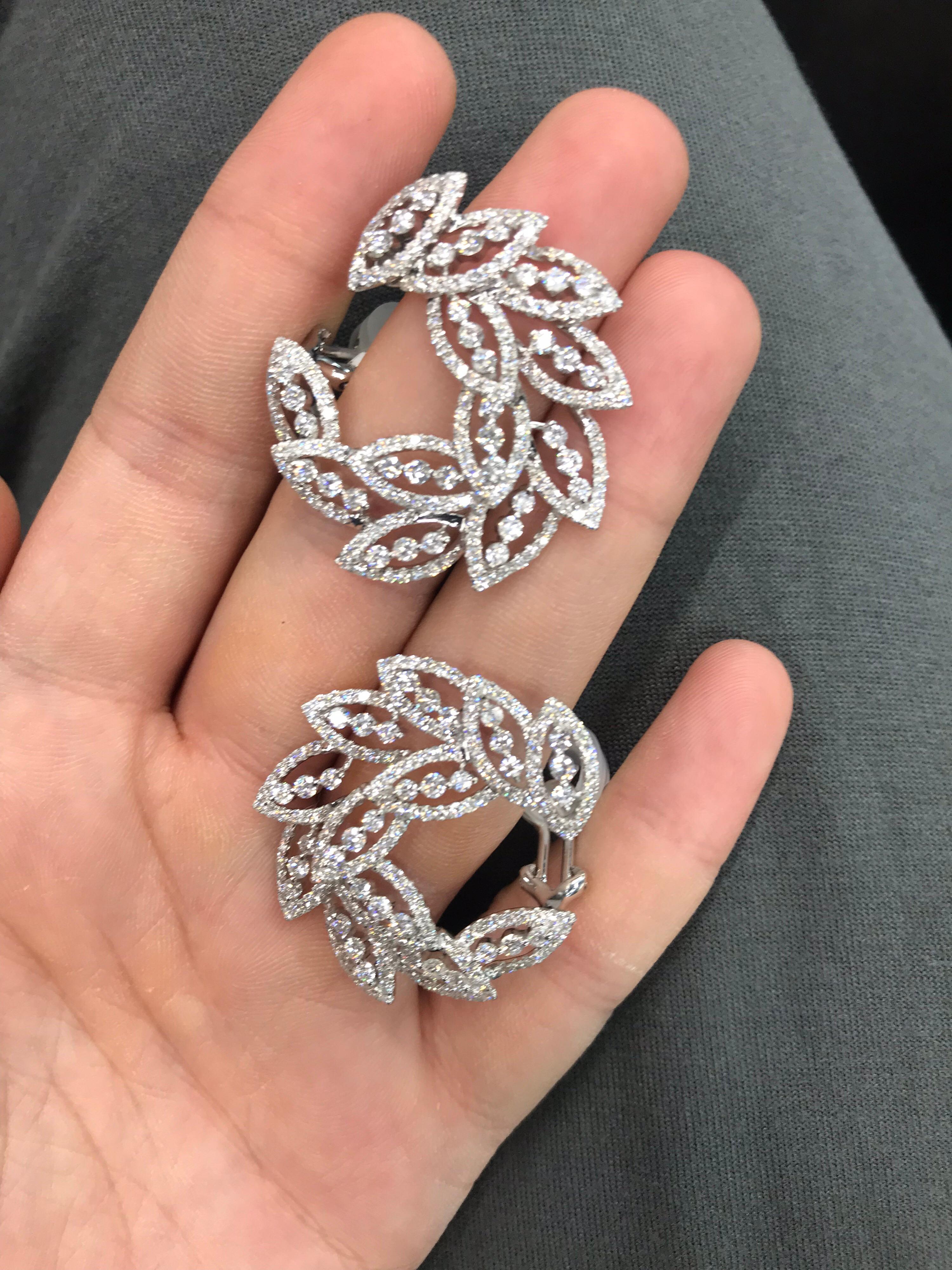 Diamond Spiral Earrings 5.16 Carat 18 Karat White Gold  For Sale 1