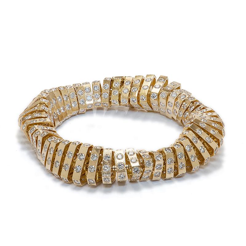 Diamond Spiral Gold Bracelet Estate Fine Jewelry In New Condition For Sale In Montreal, QC