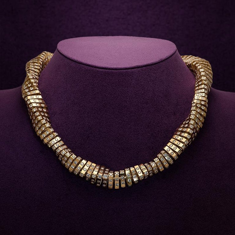 Collier en or avec spirale de diamants Estate Jewelry en vente