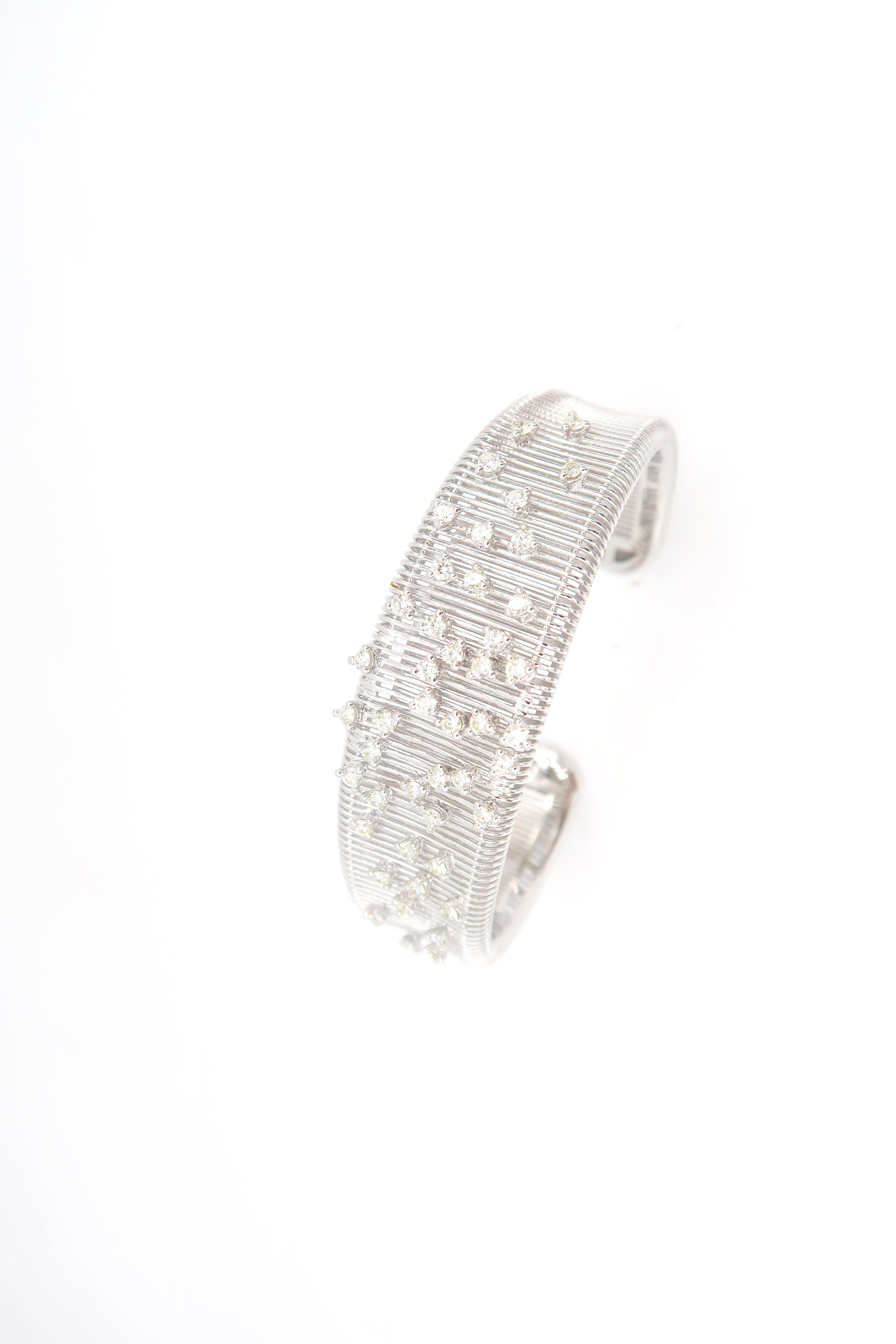 Diamond Sprinkles 18K White Gold Wire Wide Slip-on Open Cuff Bangle Bracelet In New Condition For Sale In Bangkok, TH