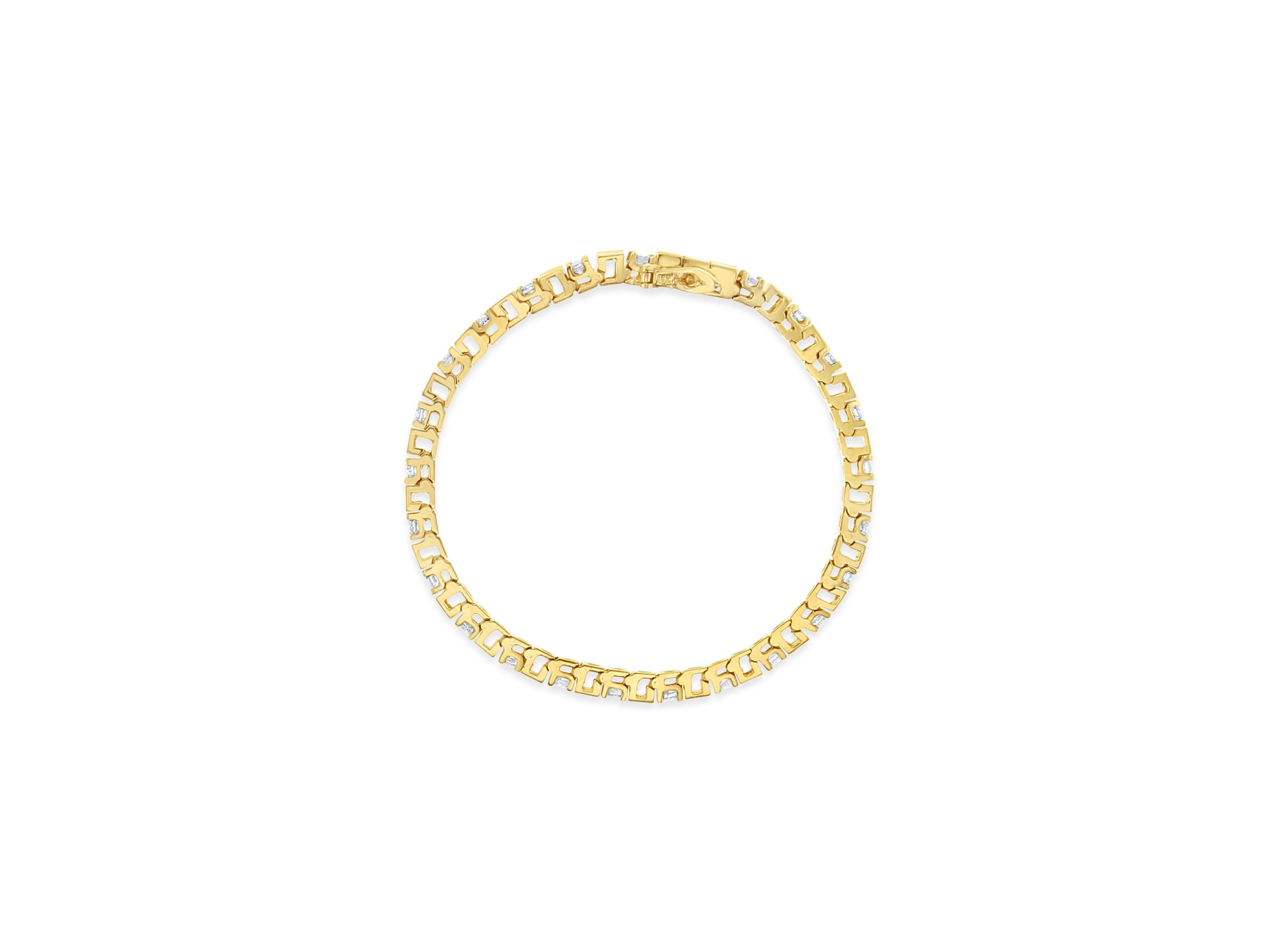 Bracciale Tennis ♥ Descrizione ♥

Pietra principale: Diamante
Circa. Caratura totale del diamante: 1,90cttw
Colore del diamante: G. H.
Chiarezza del diamante: SI1/SI2
Taglio del diamante: Rotondo
Tipo di metallo: Oro giallo 14 carati
Metallo Peso: