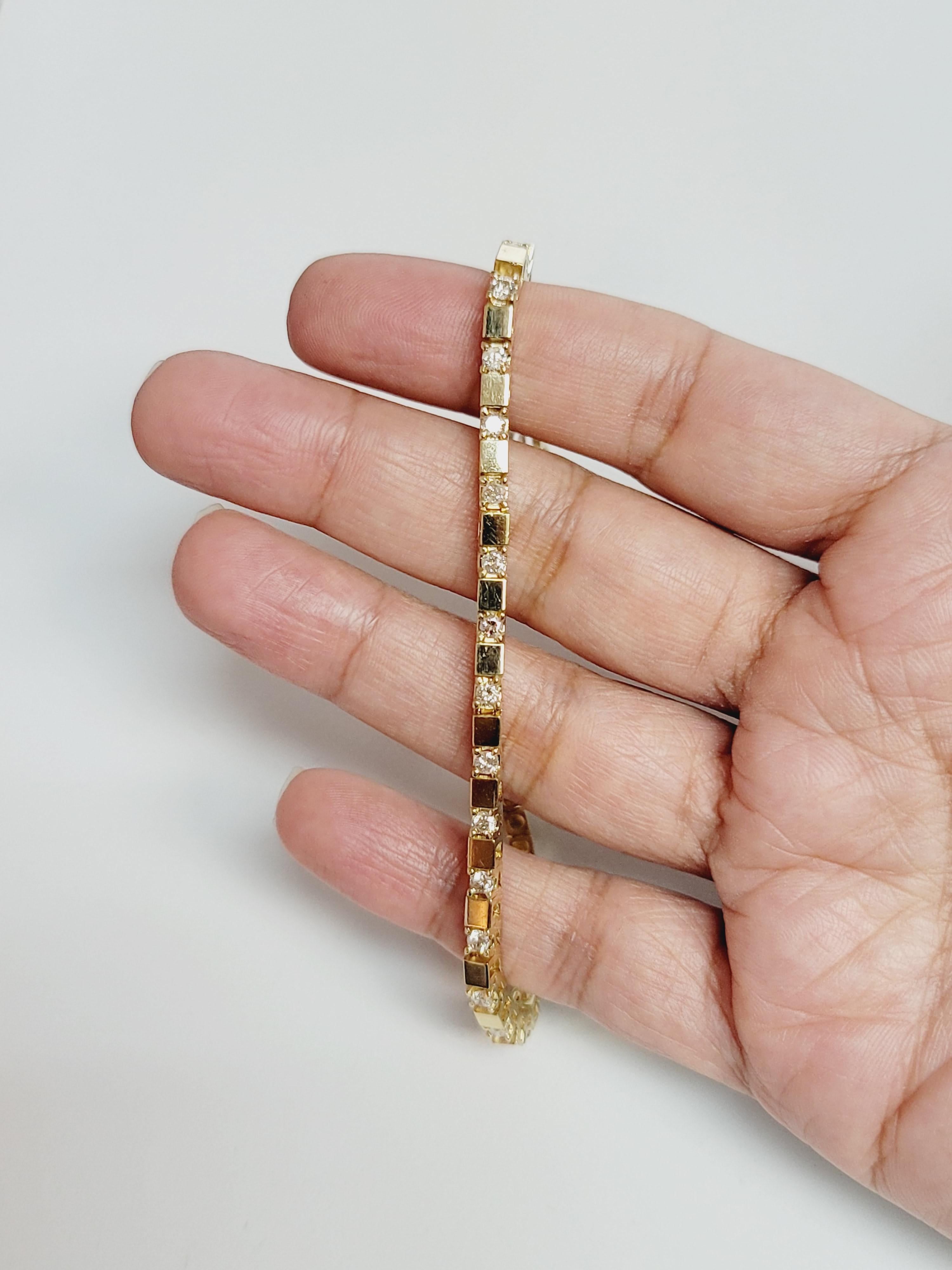 Taglio rotondo Bracciale tennis con diamanti quadrati 1,90cttw in oro giallo 14k in vendita