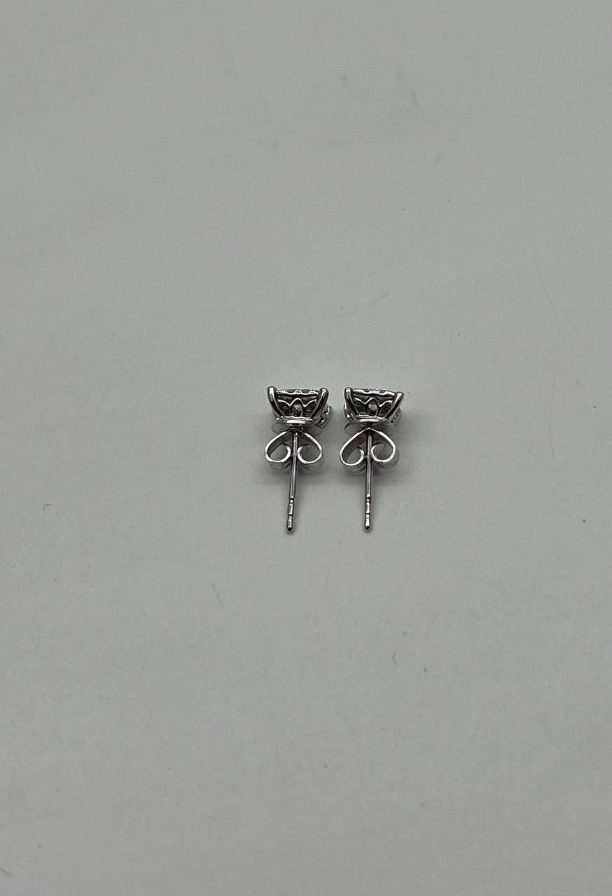 Orecchini con diamante a forma di cluster quadrato con pave set e aureola in oro bianco 14 carati in vendita 2