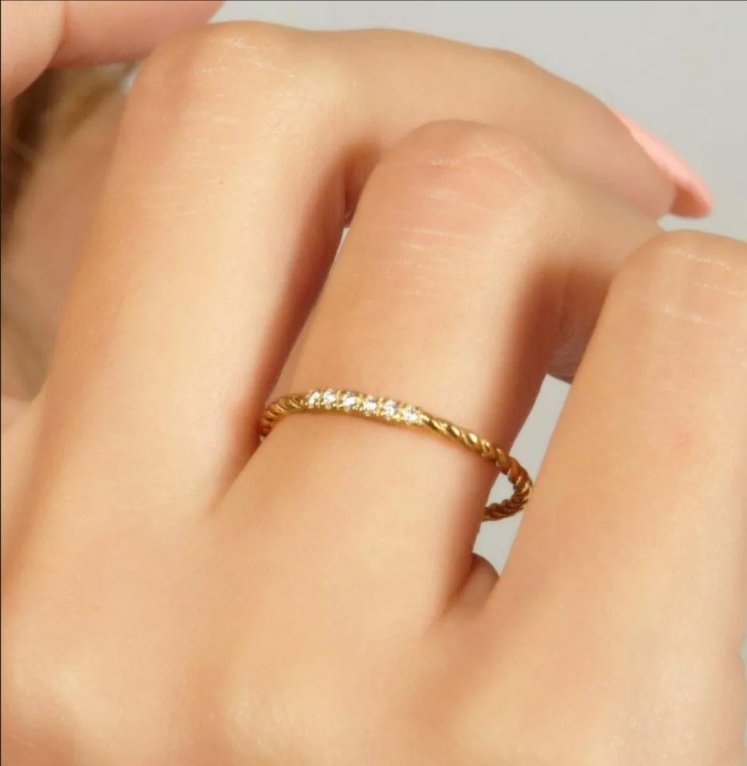 Diamant-Ehering mit Stapelring 14K Massivgold dünner Ehering, gedrehter Ring im Angebot 3