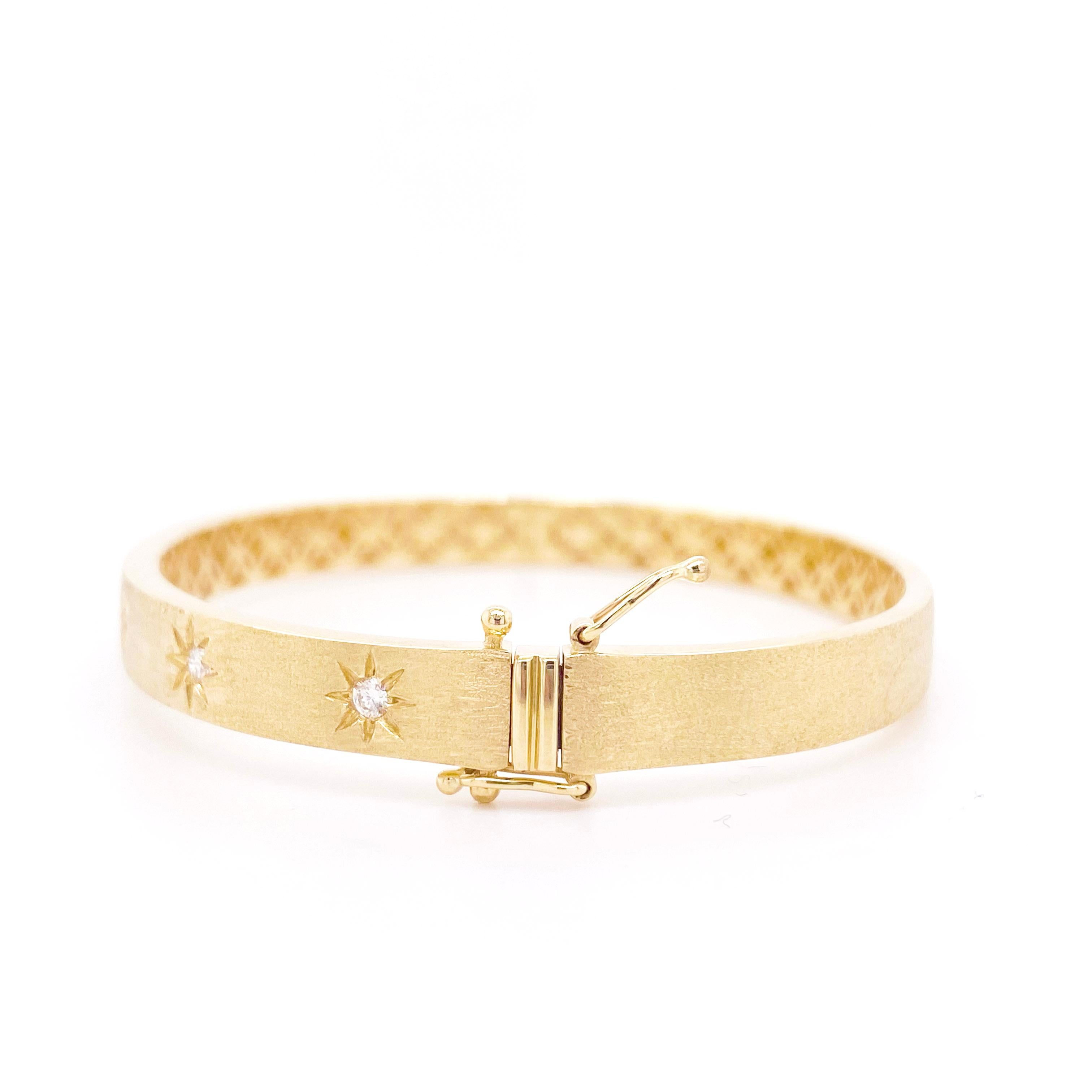 Taille ronde Bracelet étoilé en or jaune, serti de diamants, finition satinée en vente