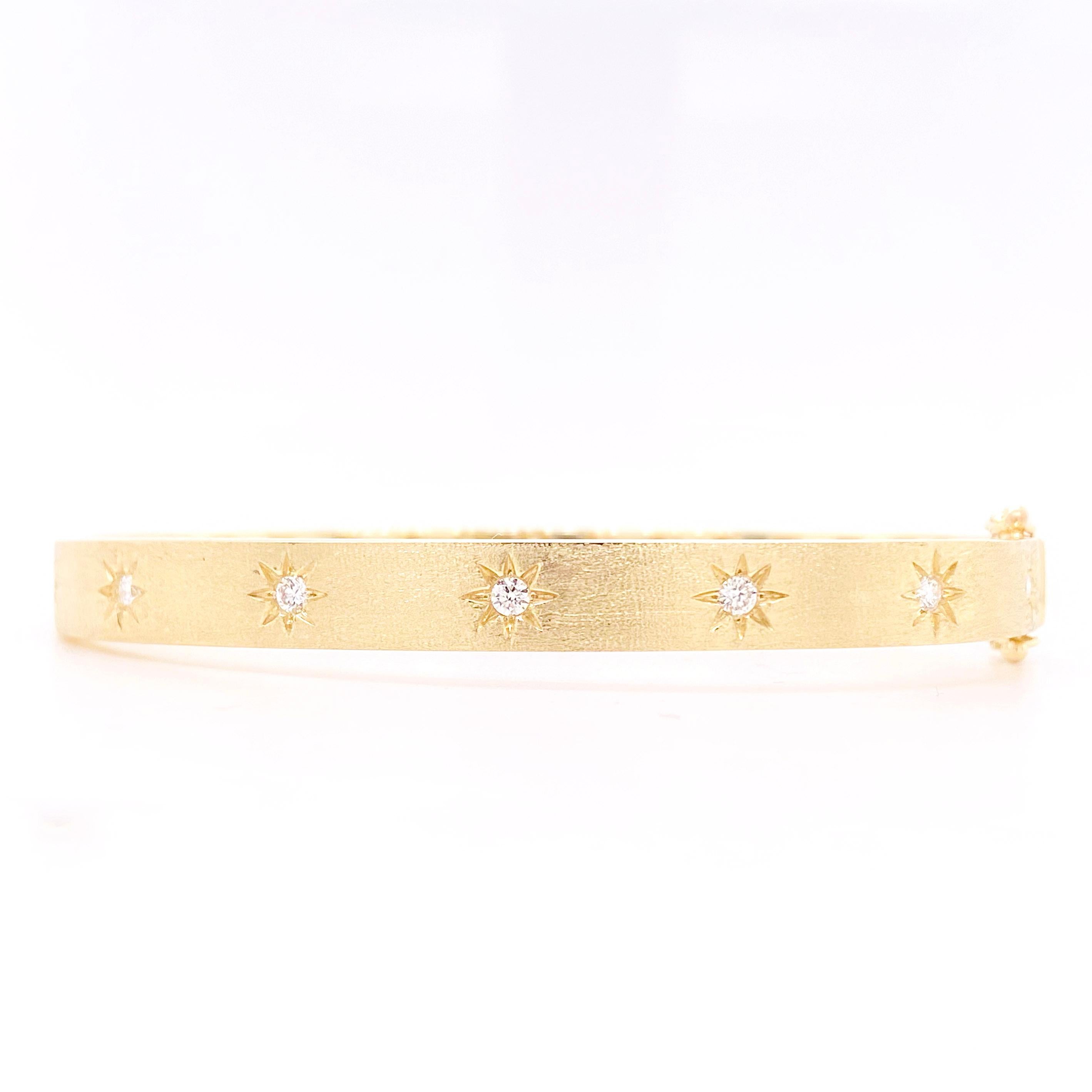 Bracelet étoilé en or jaune, serti de diamants, finition satinée Neuf - En vente à Austin, TX