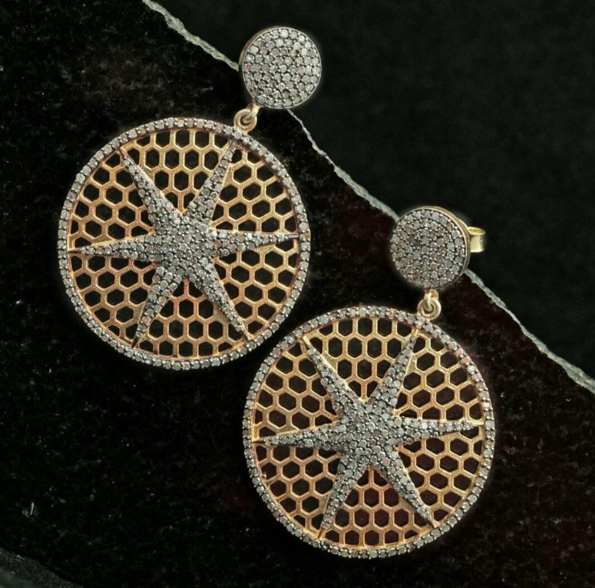 Taglio rotondo Orecchino con stella di diamante Orecchino con stella marina penzolante Orecchino per amanti dell'oceano Regalo di gioielli. in vendita