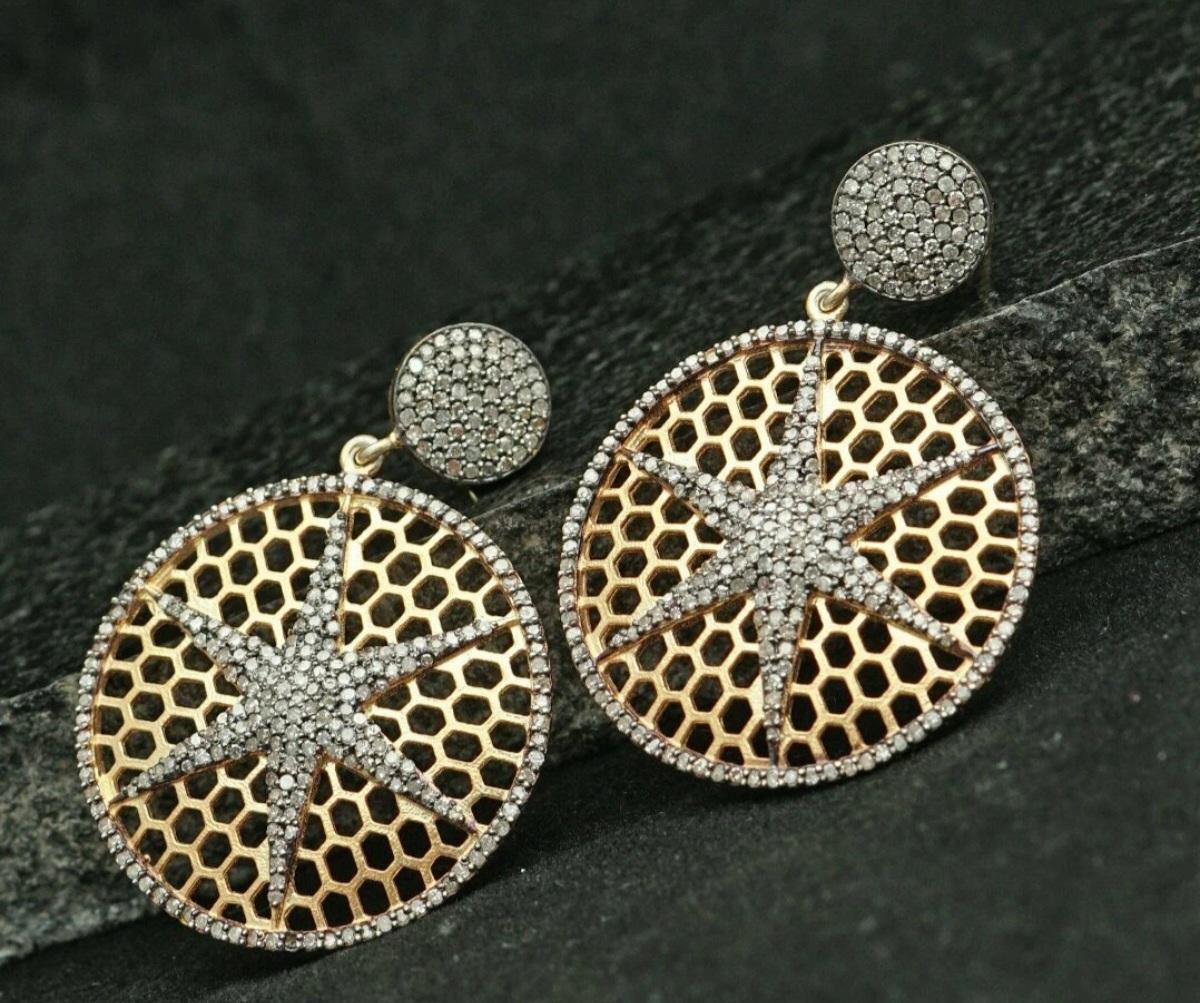 Orecchino con stella di diamante Orecchino con stella marina penzolante Orecchino per amanti dell'oceano Regalo di gioielli. In condizioni Nuovo in vendita a Chicago, IL