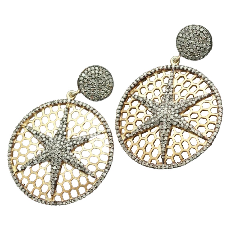 Orecchino con stella di diamante Orecchino con stella marina penzolante Orecchino per amanti dell'oceano Regalo di gioielli. in vendita