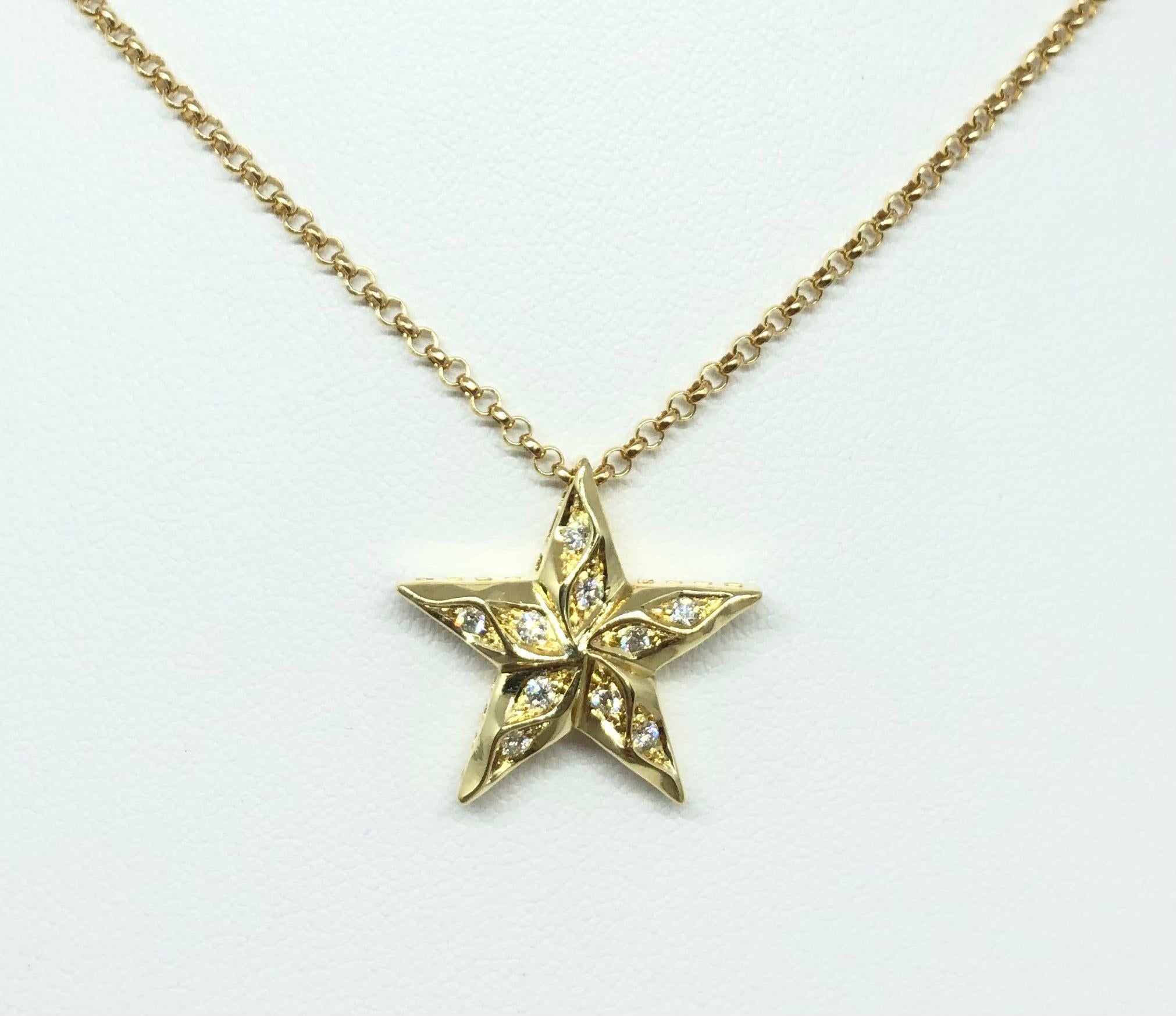 Contemporain Pendentif étoile en diamant serti dans des réglages en or 18 carats en vente