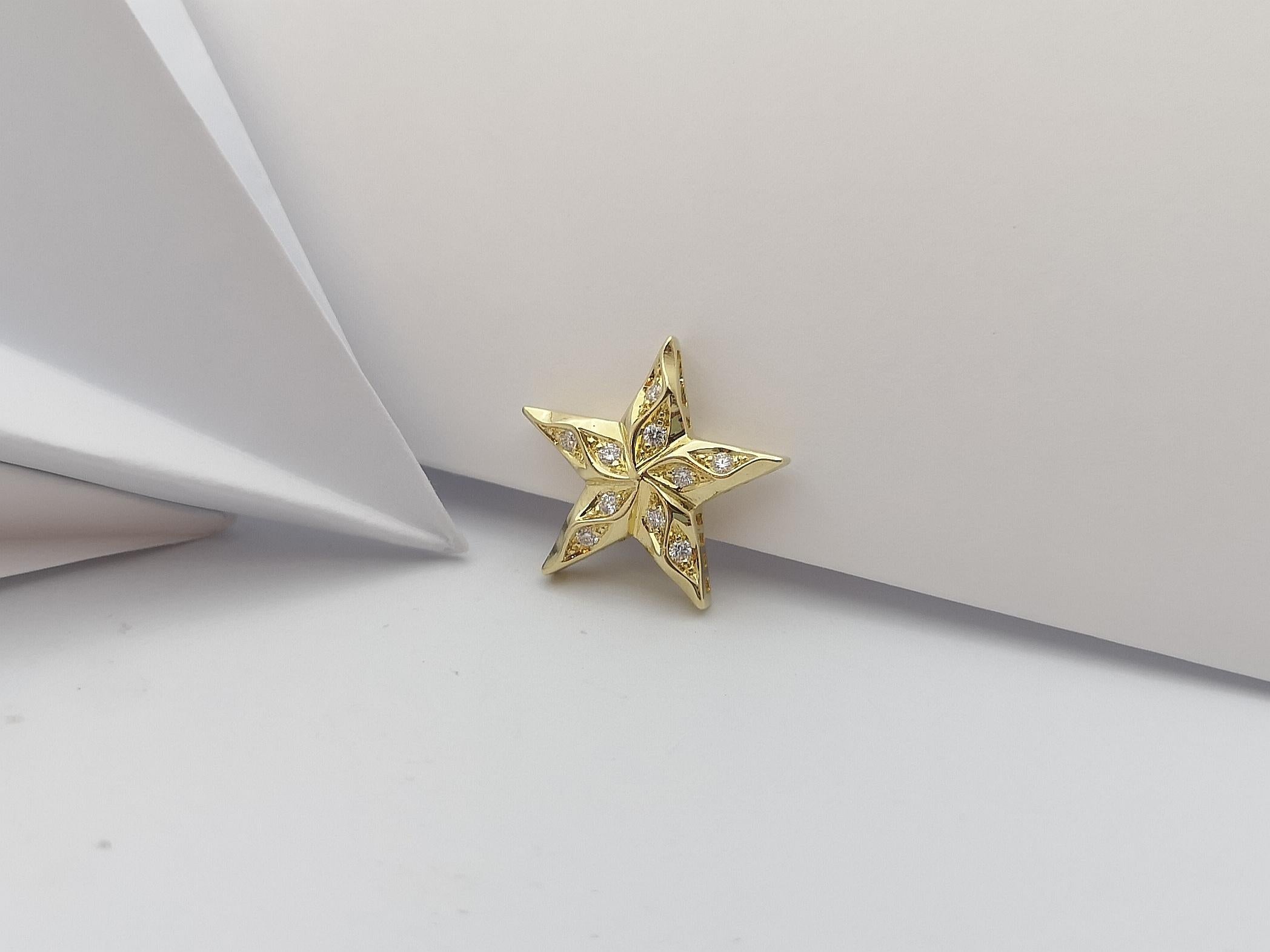 Diamond Star Pendant Set in 18 Karat Gold Settings For Sale 3