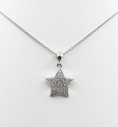 Pendentif étoile en or blanc 18 carats serti de diamants