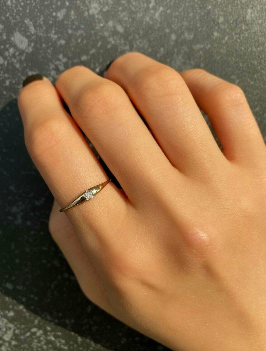 Women's or Men's Diamond Star Ring 14k Gold Stackable Ring Dainty Mothers Day Ring Gift For Her. For Sale