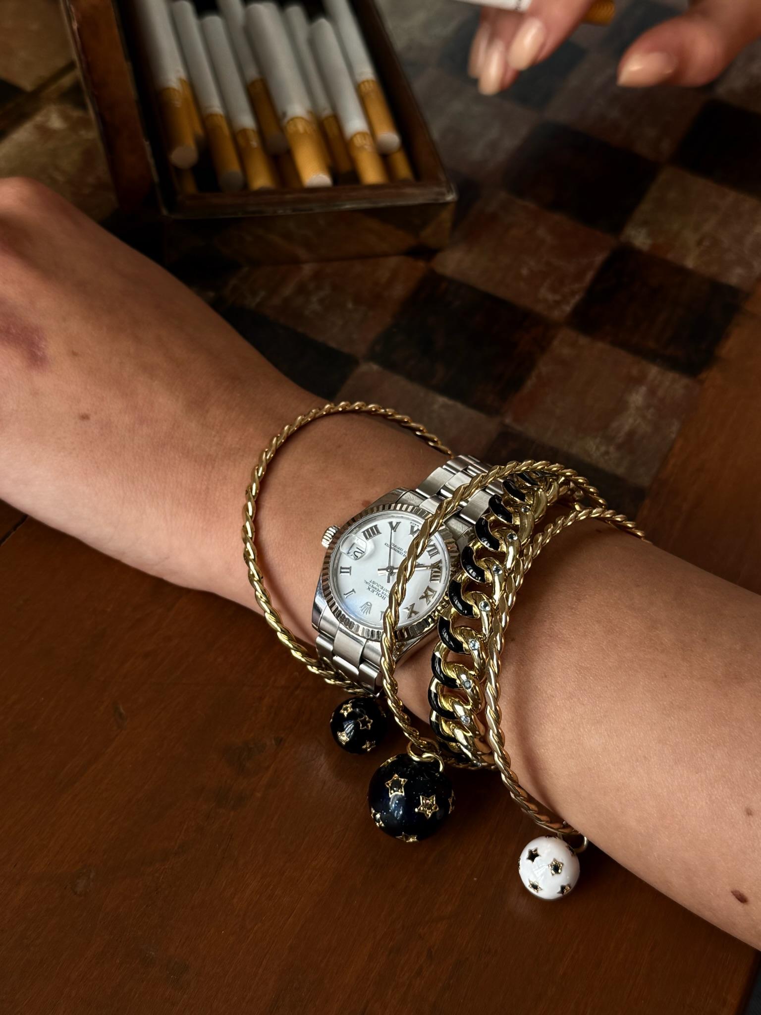 Contemporain Bracelet sphère étoilée en diamant et émail noir - Bracelet de créateur en vente