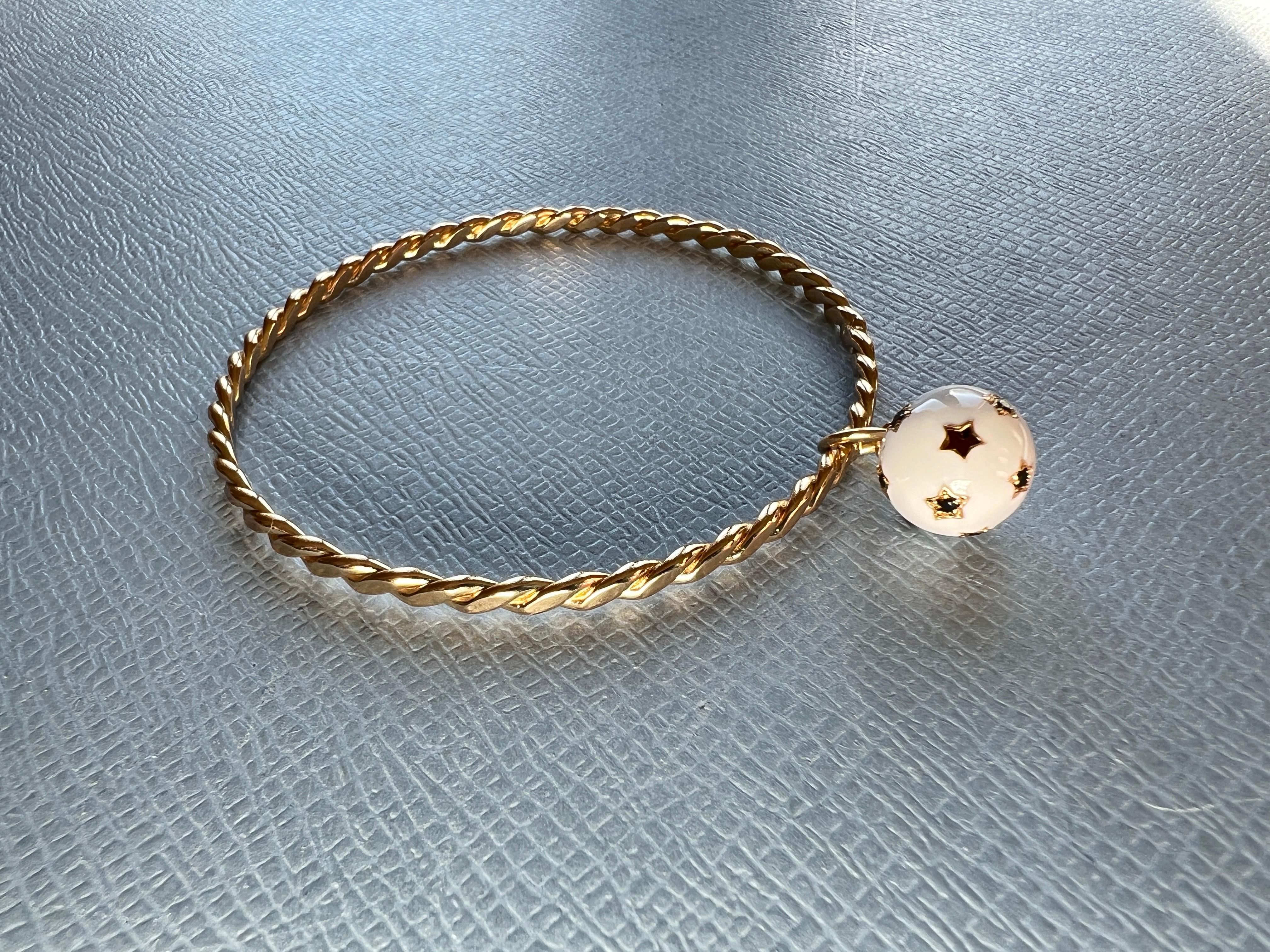 Bangle con stella di diamanti e smalto bianco In condizioni Nuovo in vendita a Los Angeles, CA