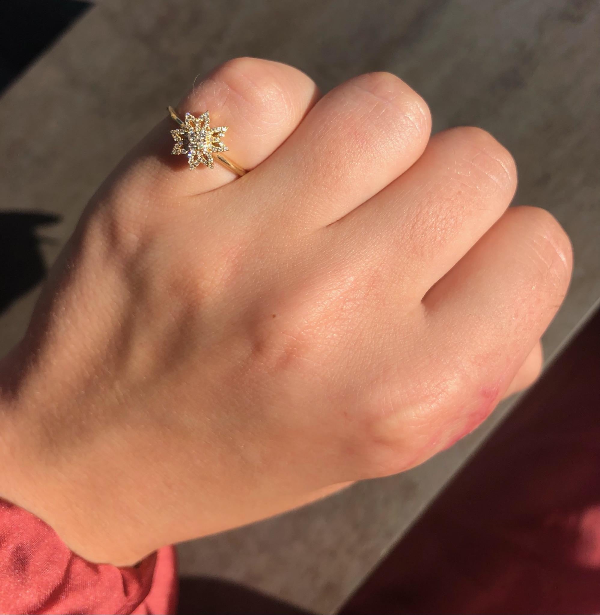 Diamond Star Yellow Gold Ring In New Condition For Sale In Genève, GE