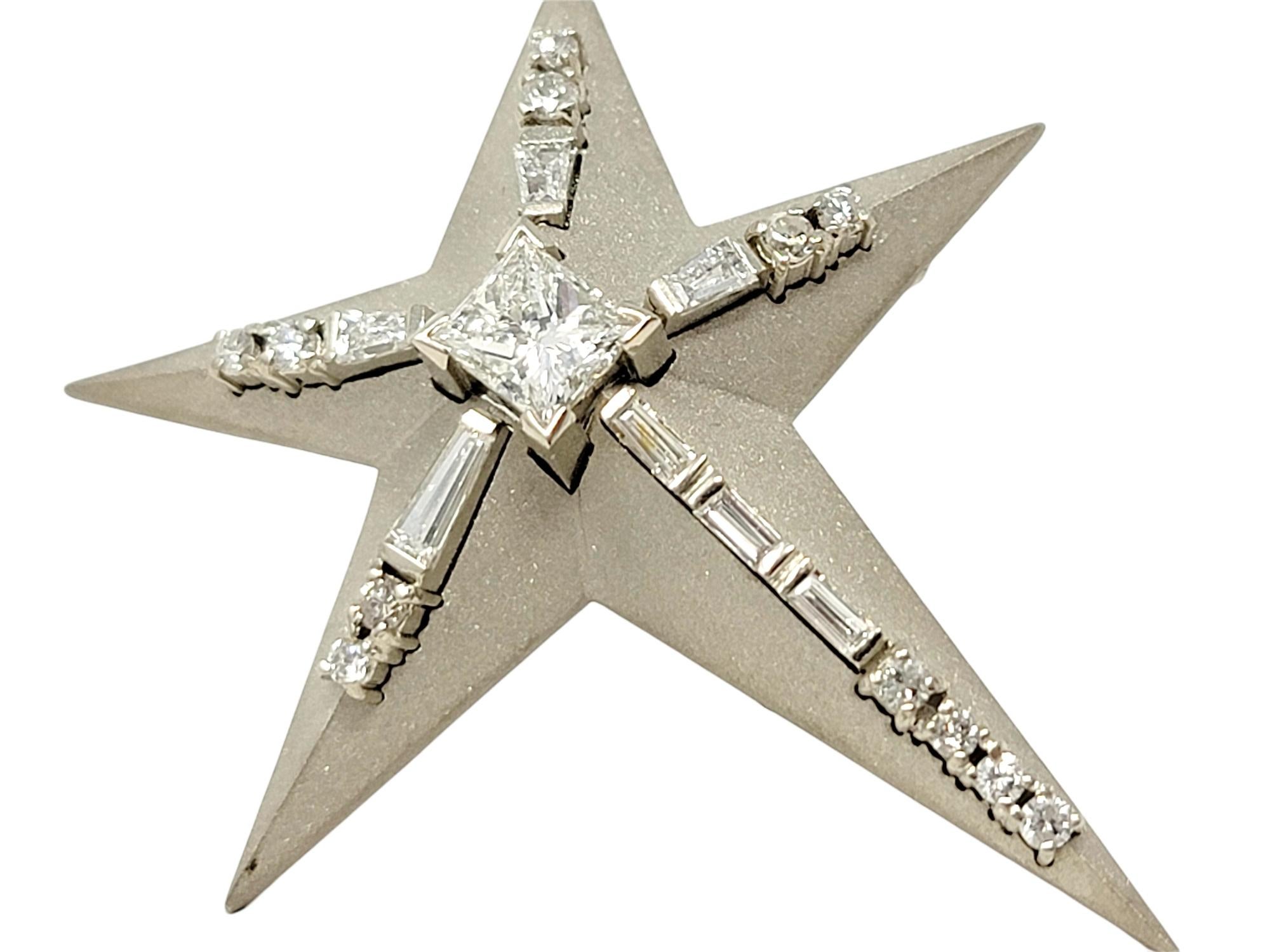 Diamant-Starburst-Anhänger oder Brosche, 14 Karat Weißgold, Sandblast-Finish (Zeitgenössisch) im Angebot