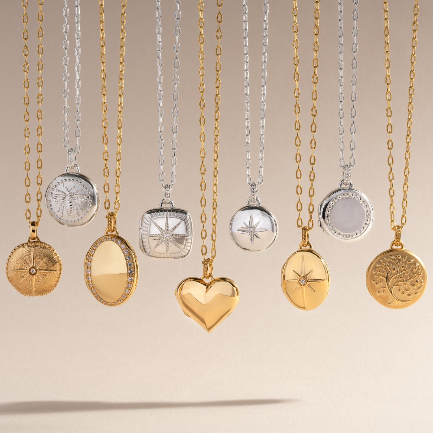 Donna Medaglione rotondo con diamante a stella in argento sterling in vendita