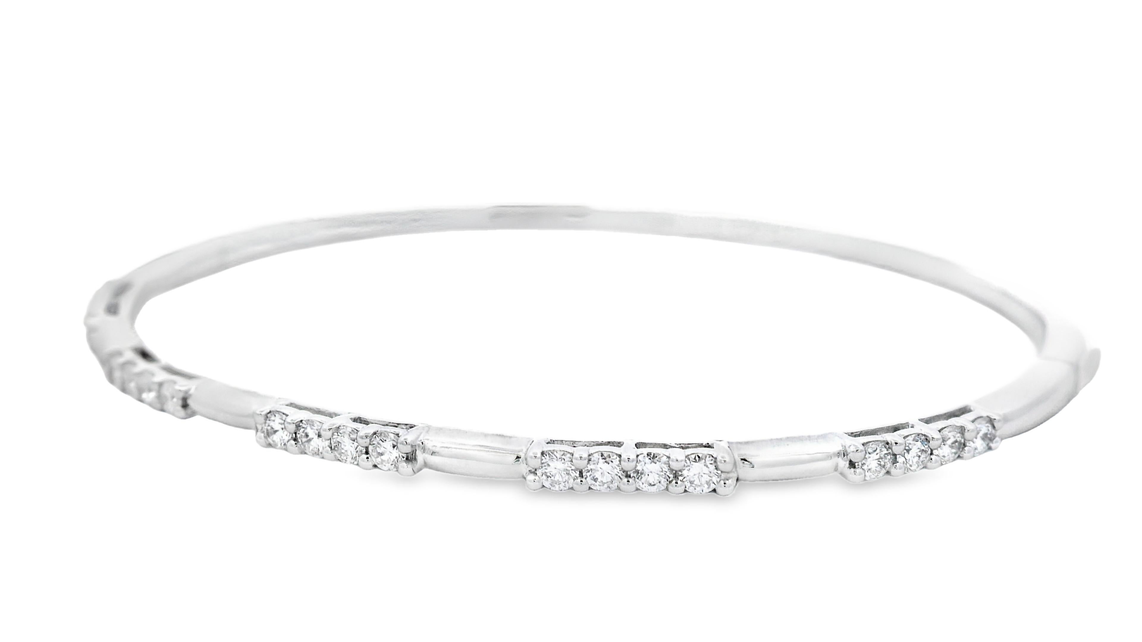 Pulsera brazalete con estación de diamantes en oro blanco de 14 quilates 0,75 ct total Contemporáneo en venta