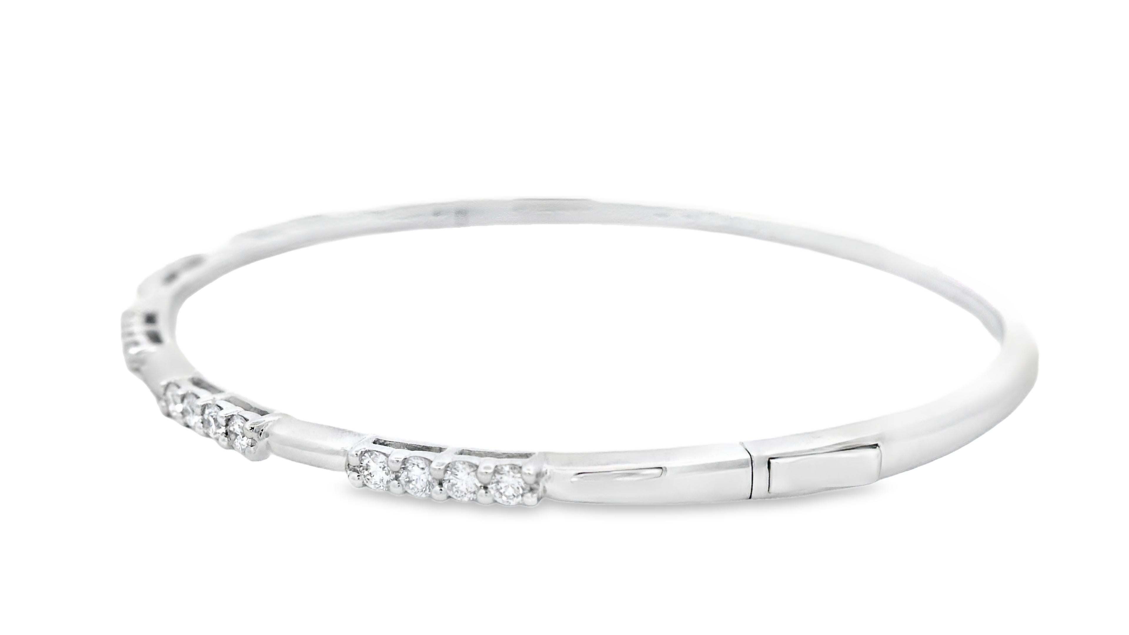 Pulsera brazalete con estación de diamantes en oro blanco de 14 quilates 0,75 ct total Corte redondo en venta
