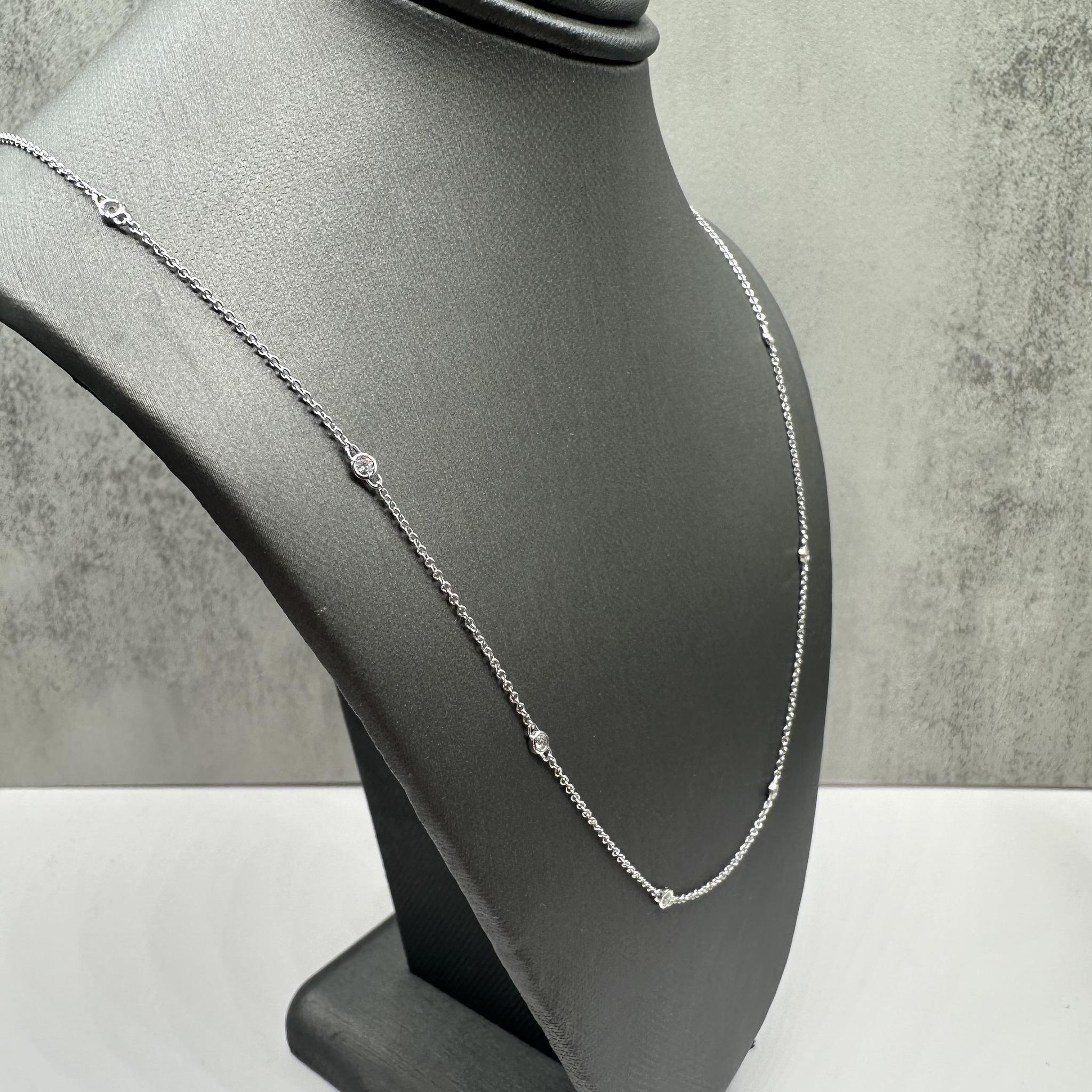 Taille ronde Collier à stations de diamants en or blanc 14kt - 0.25ctw, 10 stations, ajustable en vente