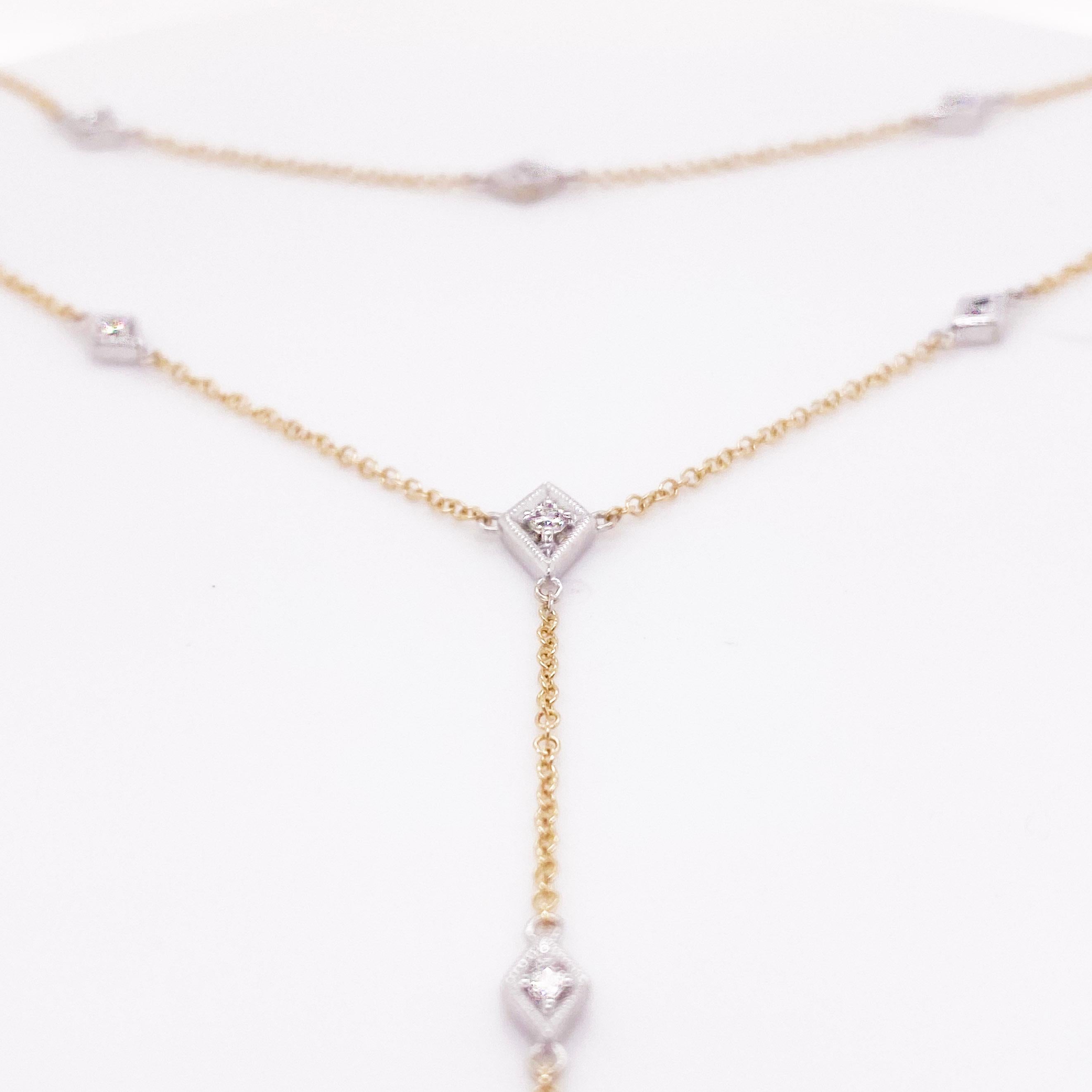Zeigen Sie Ihre Eleganz mit der Schönheit dieser Halskette. Dieses Stück sieht an jedem Hals atemberaubend aus, denn es besteht aus zwei Strängen aus 14-karätigem Gelbgold mit augenreinen, runden Brillanten! Die diamantförmige Platte, die die runden
