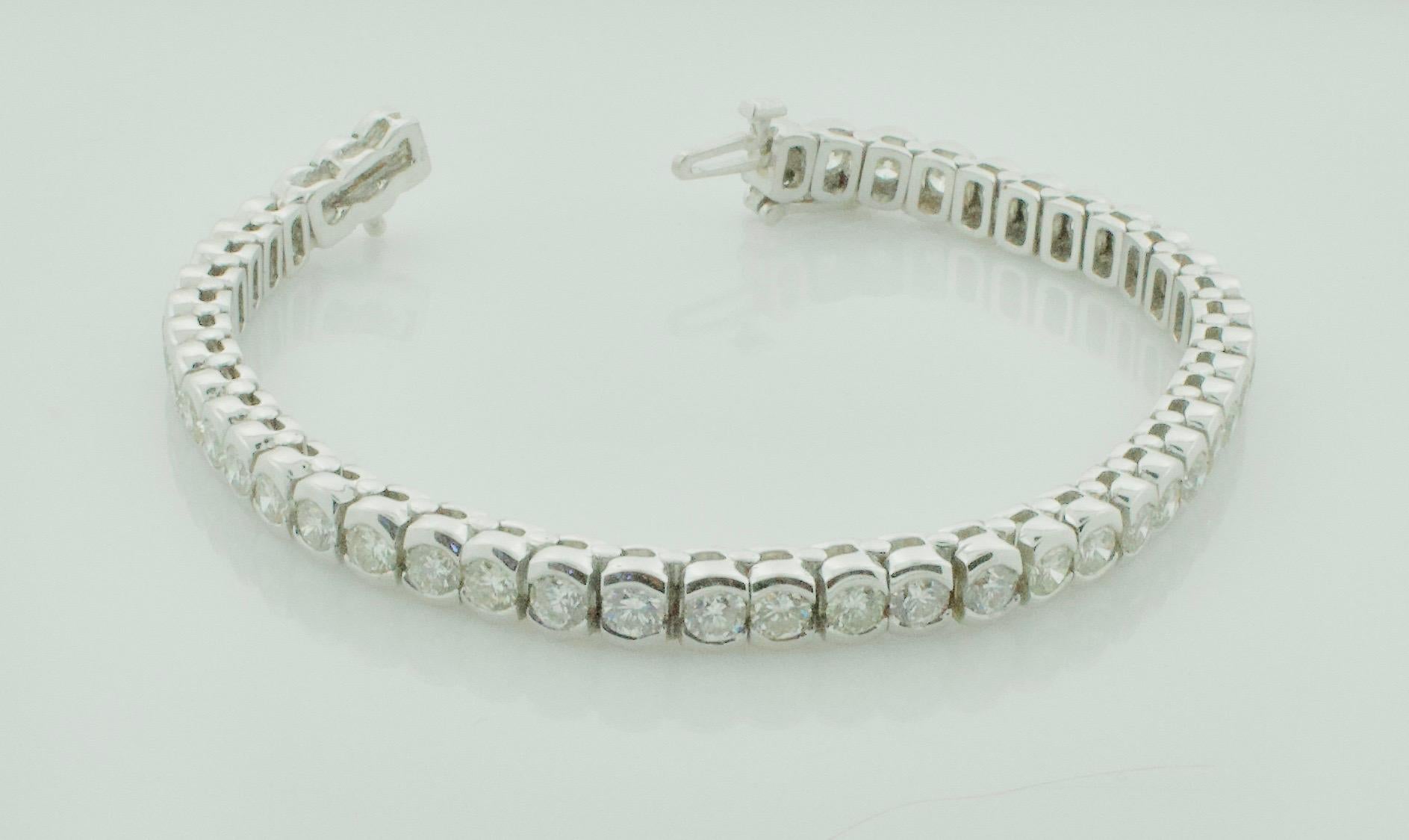 Diamond Straight Line Bracelet 7.10 Carats in White Gold For Sale 5