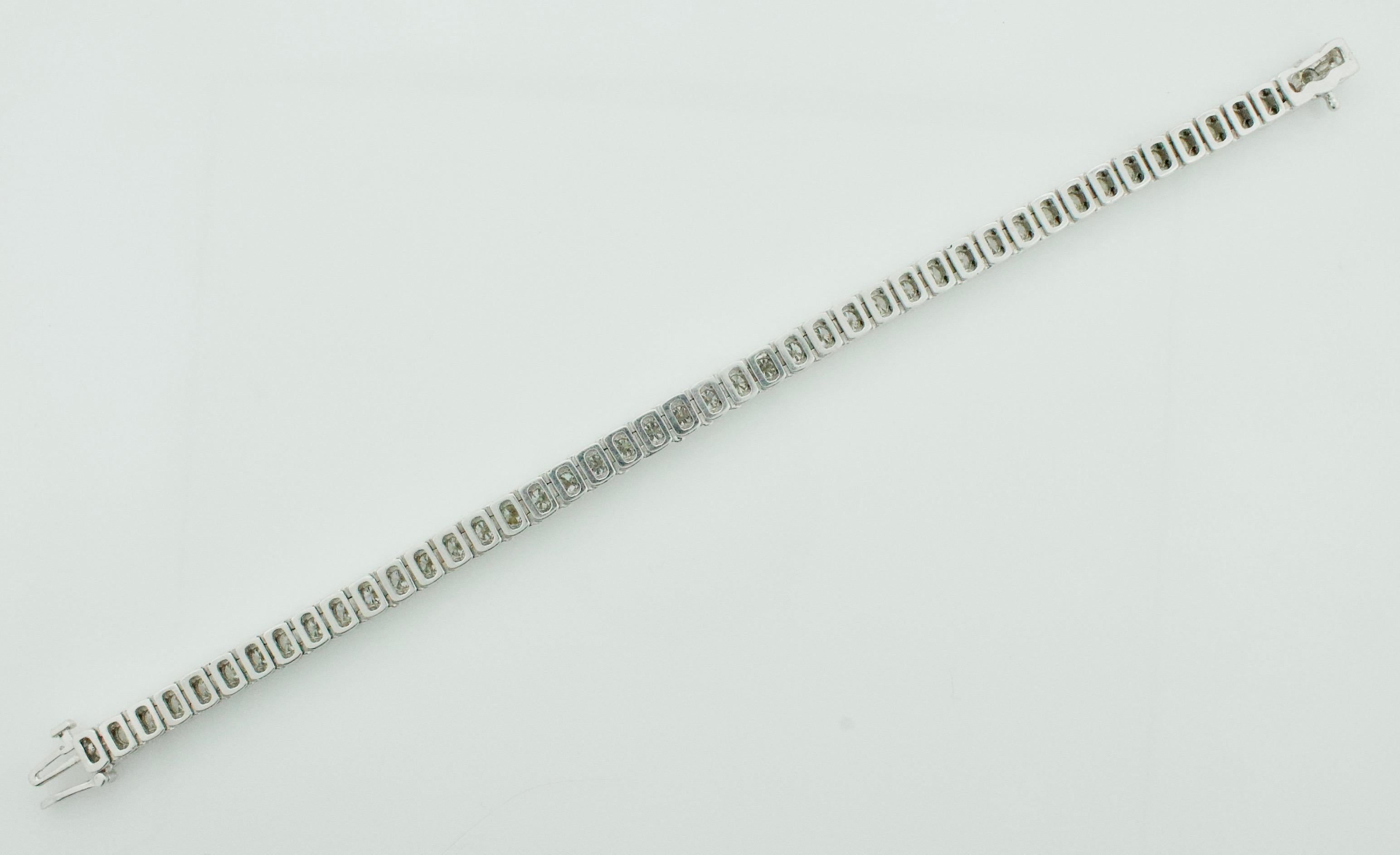 Bracciale con diamanti a linea retta 7,10 carati in oro bianco in vendita 7