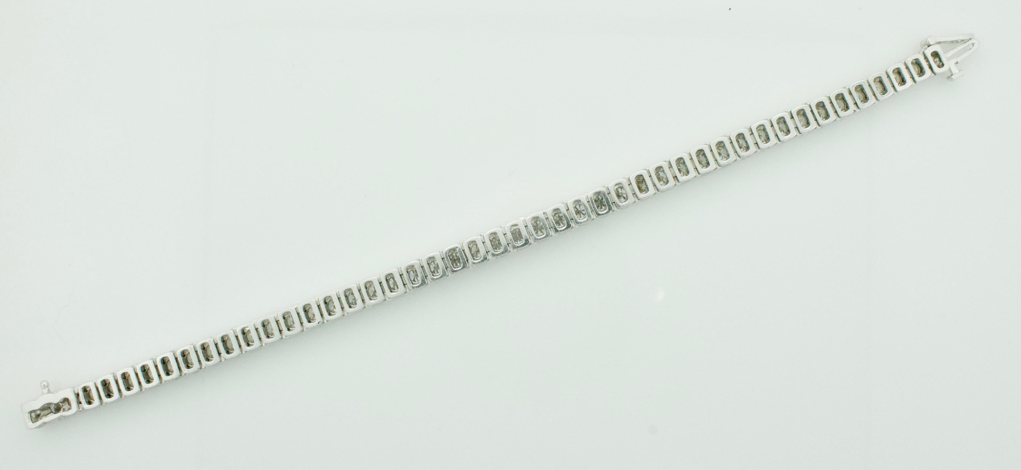 Diamond Straight Line Bracelet 7.10 carats in White Gold

Looking for a stunning addition to your jewelry collection? Look no further than this exquisite Diamond Straight Line Bracelet in White Gold. With 48 round brilliant cut diamonds weighing