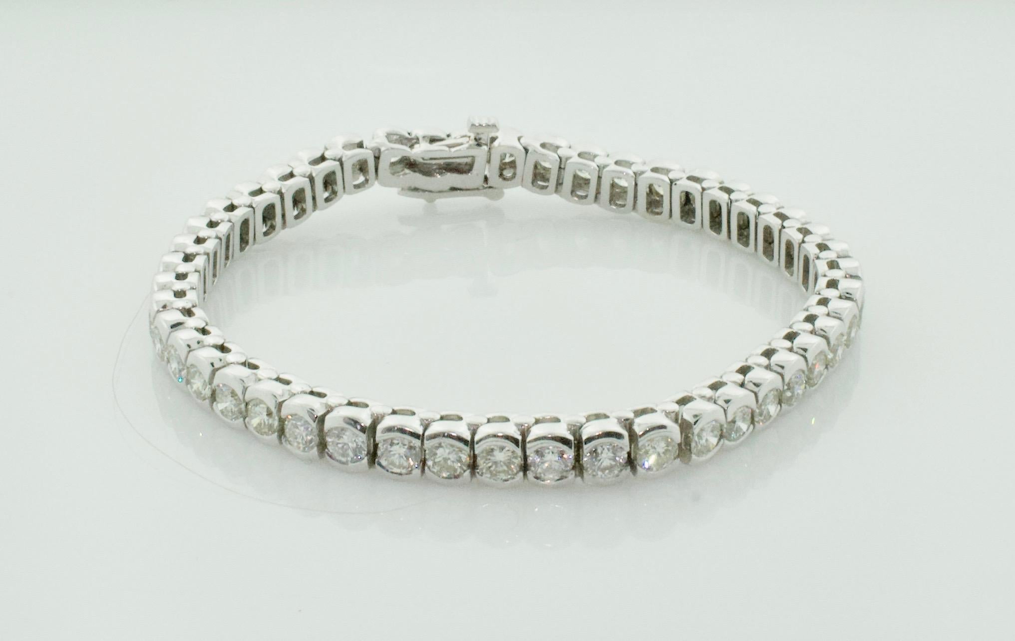 Modern Diamond Straight Line Bracelet 7.10 Carats in White Gold For Sale