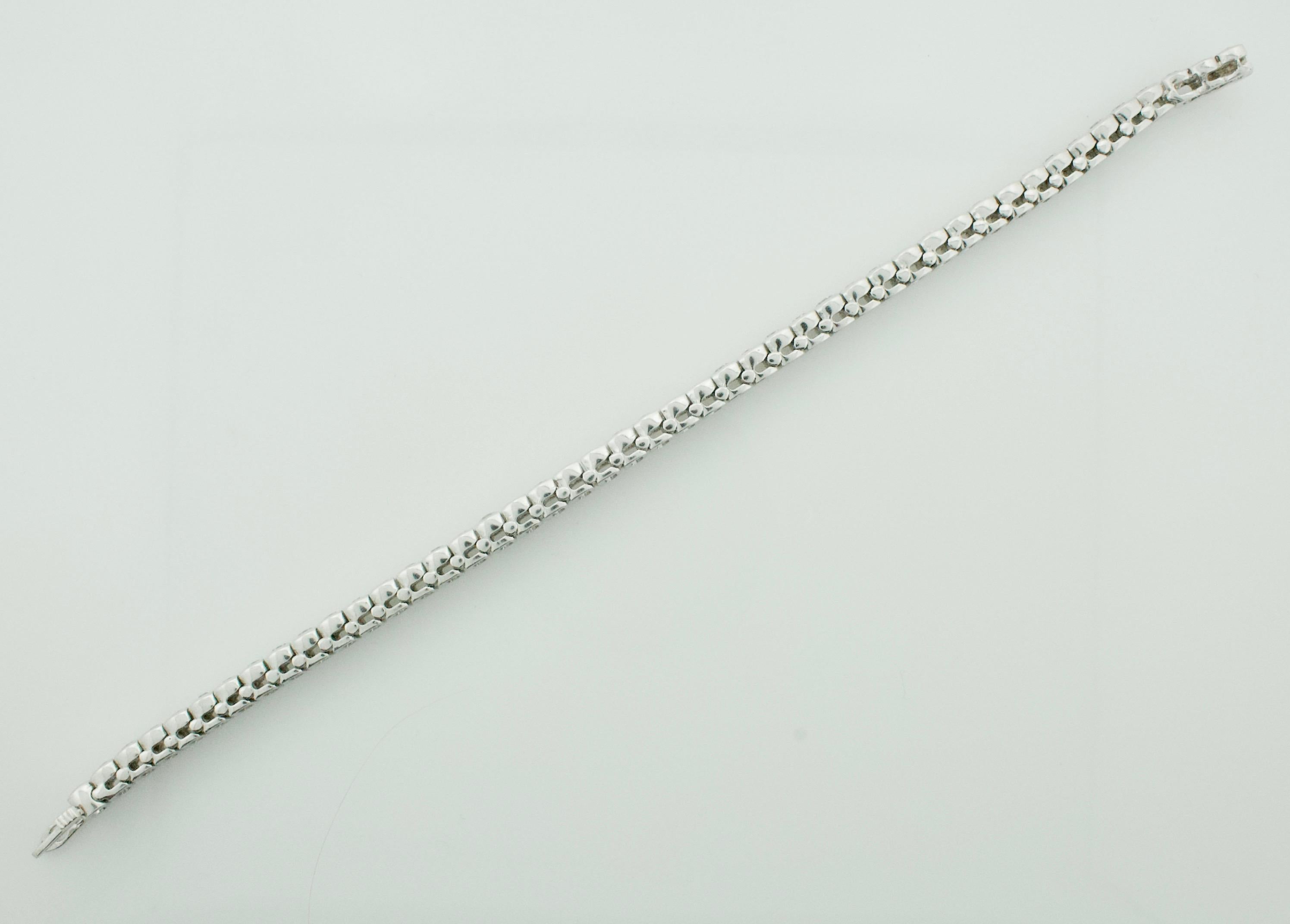 Diamond Straight Line Bracelet 7.10 Carats in White Gold For Sale 3