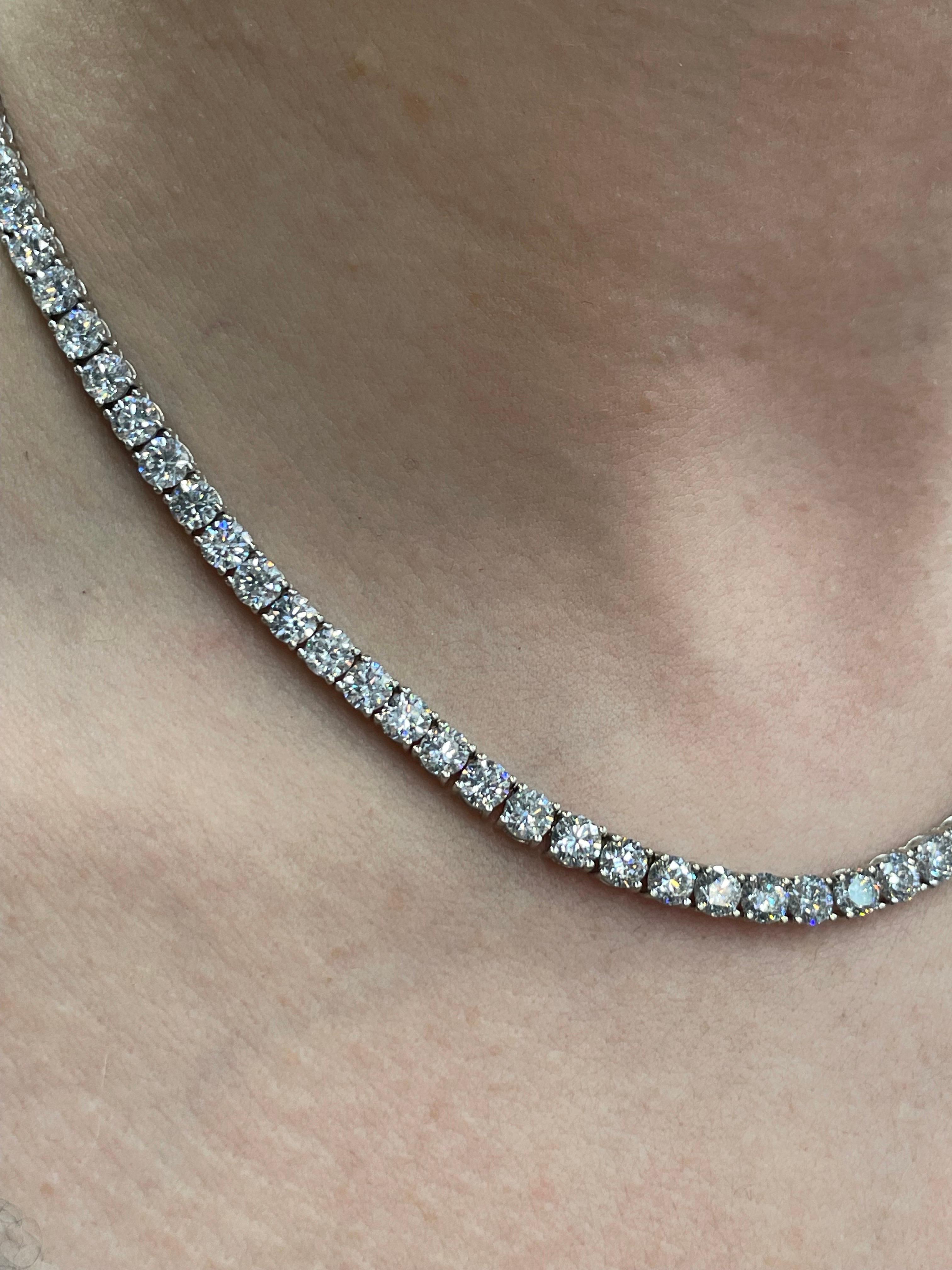 Diamant-Halskette mit gerader Linie und 25,85 Karat Diamanten im Average-Schliff 0,25 Karat 18 Karat Weißgold (Rundschliff)