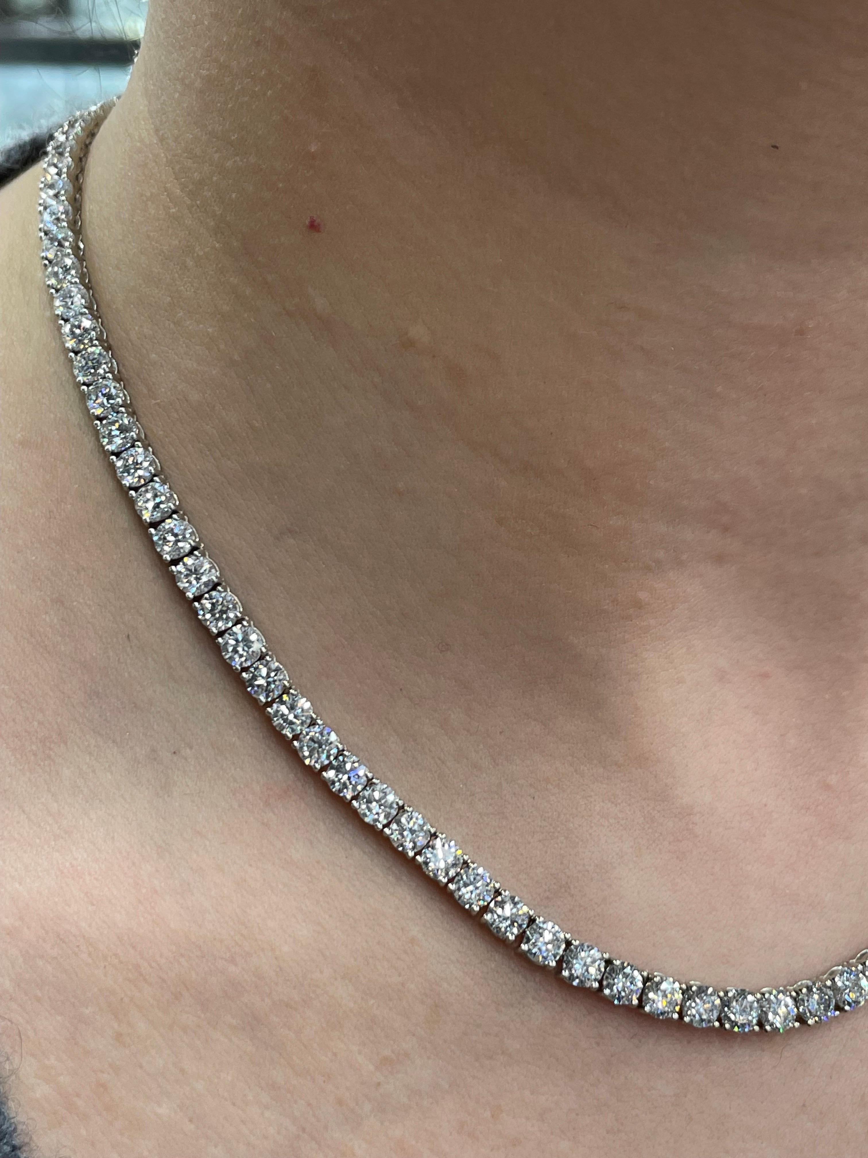 Diamant-Halskette mit gerader Linie und 25,85 Karat Diamanten im Average-Schliff 0,25 Karat 18 Karat Weißgold im Zustand „Neu“ in New York, NY