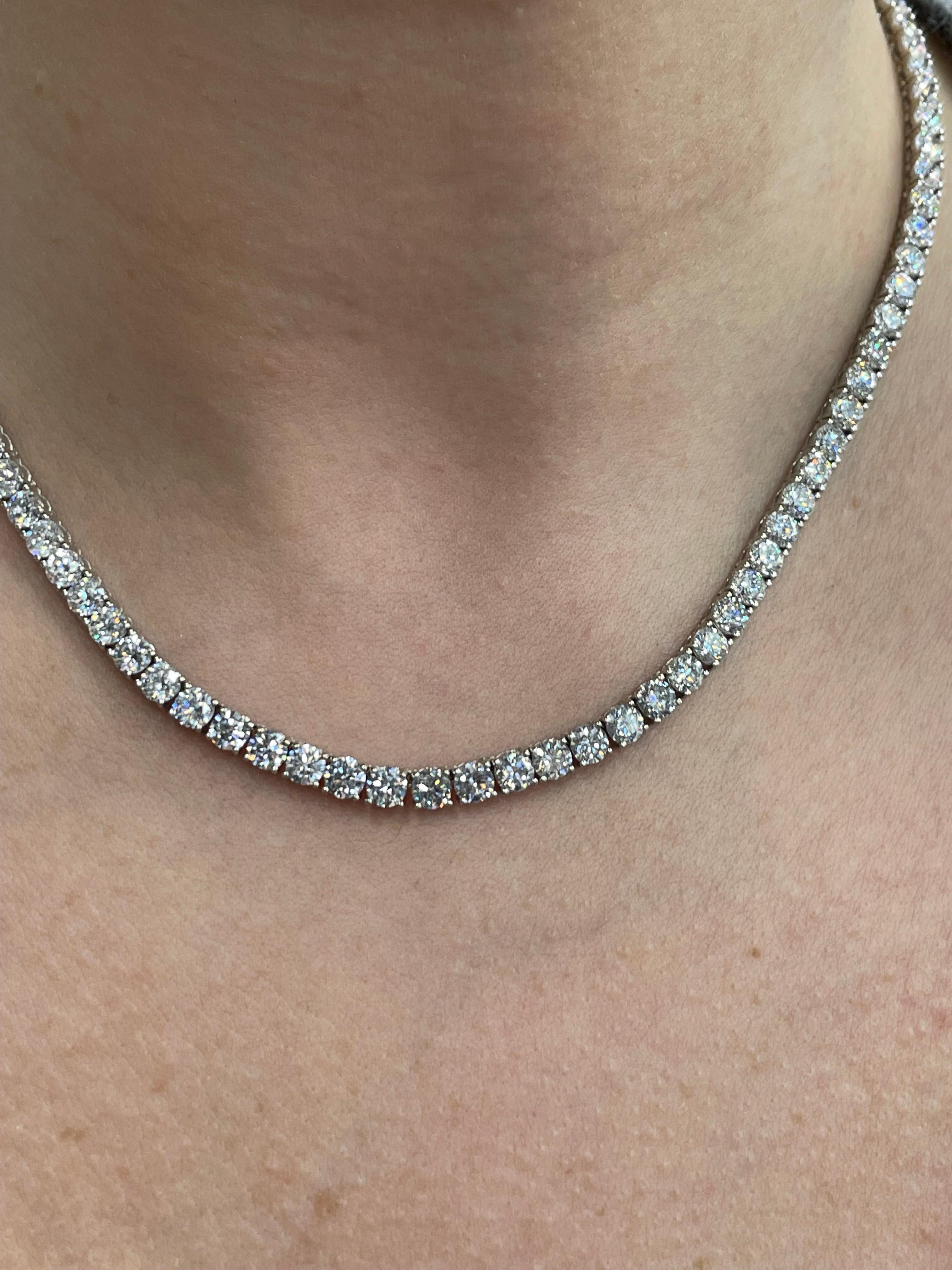 Diamant-Halskette mit gerader Linie und 25,85 Karat Diamanten im Average-Schliff 0,25 Karat 18 Karat Weißgold 1