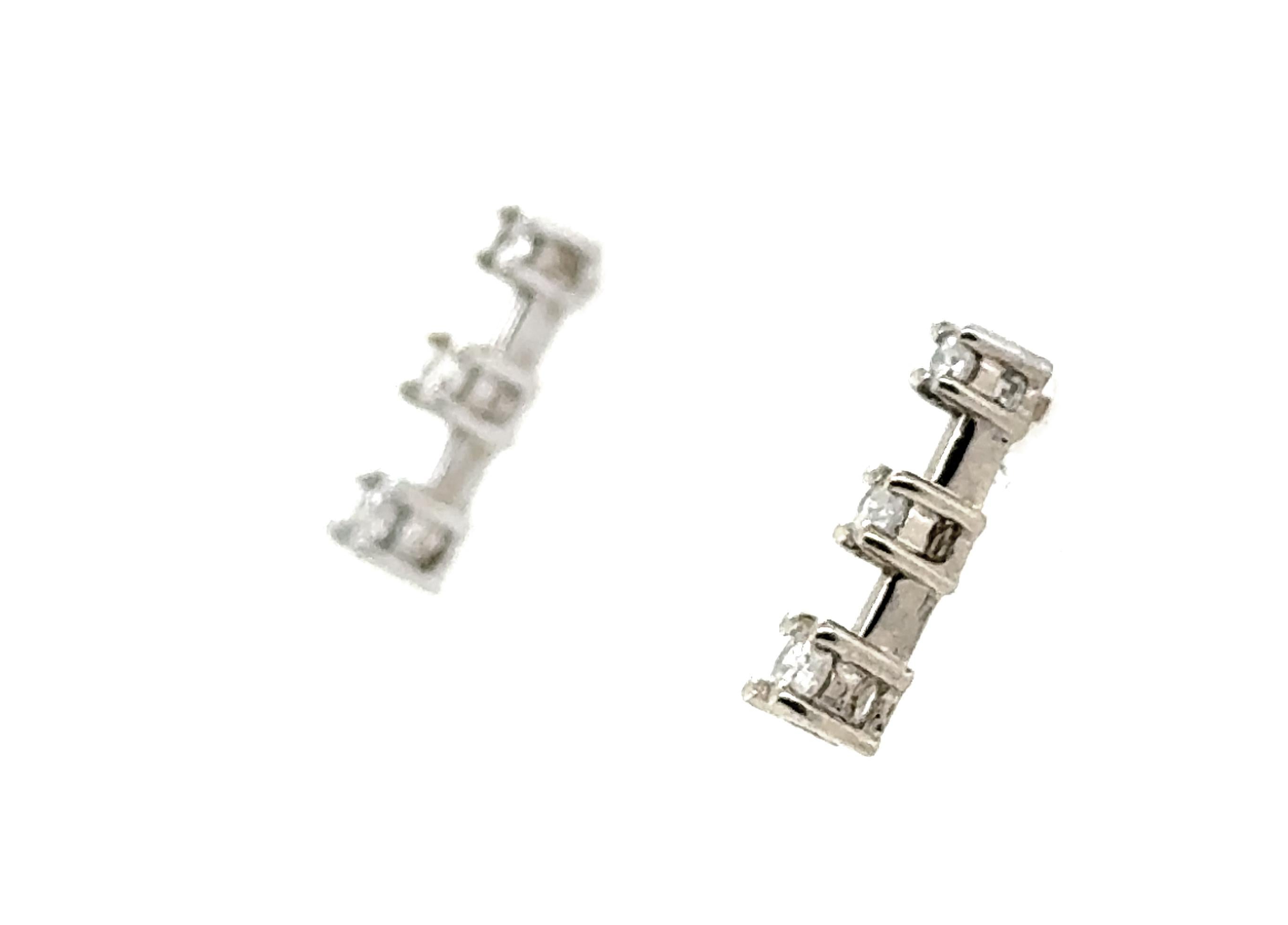 Boucles d'oreilles Diamond Stud 3 Stone Mined .20ct Past Present Future 14K



Style classique du passé, du présent et du futur

100 % de diamants naturels extraits de mines

.20 Carat Poids du diamant

Or blanc 14K

Simple mais Elegant 

Excellente