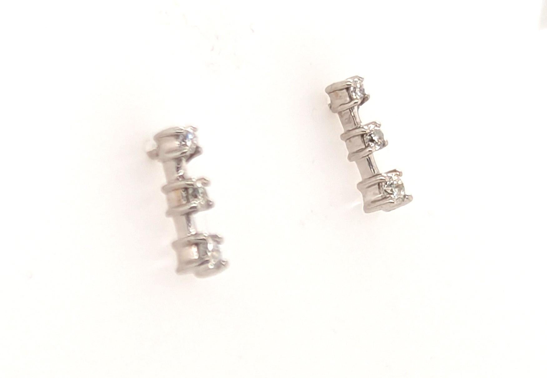 Boucles d'oreilles Diamond Stud 3 Stone Mined .25ct Past Present Future 14K


Style classique du passé, du présent et du futur

100 % de diamants naturels extraits de mines

Poids de diamant de 0,25 carat

Or blanc 14K

Simple mais Elegant