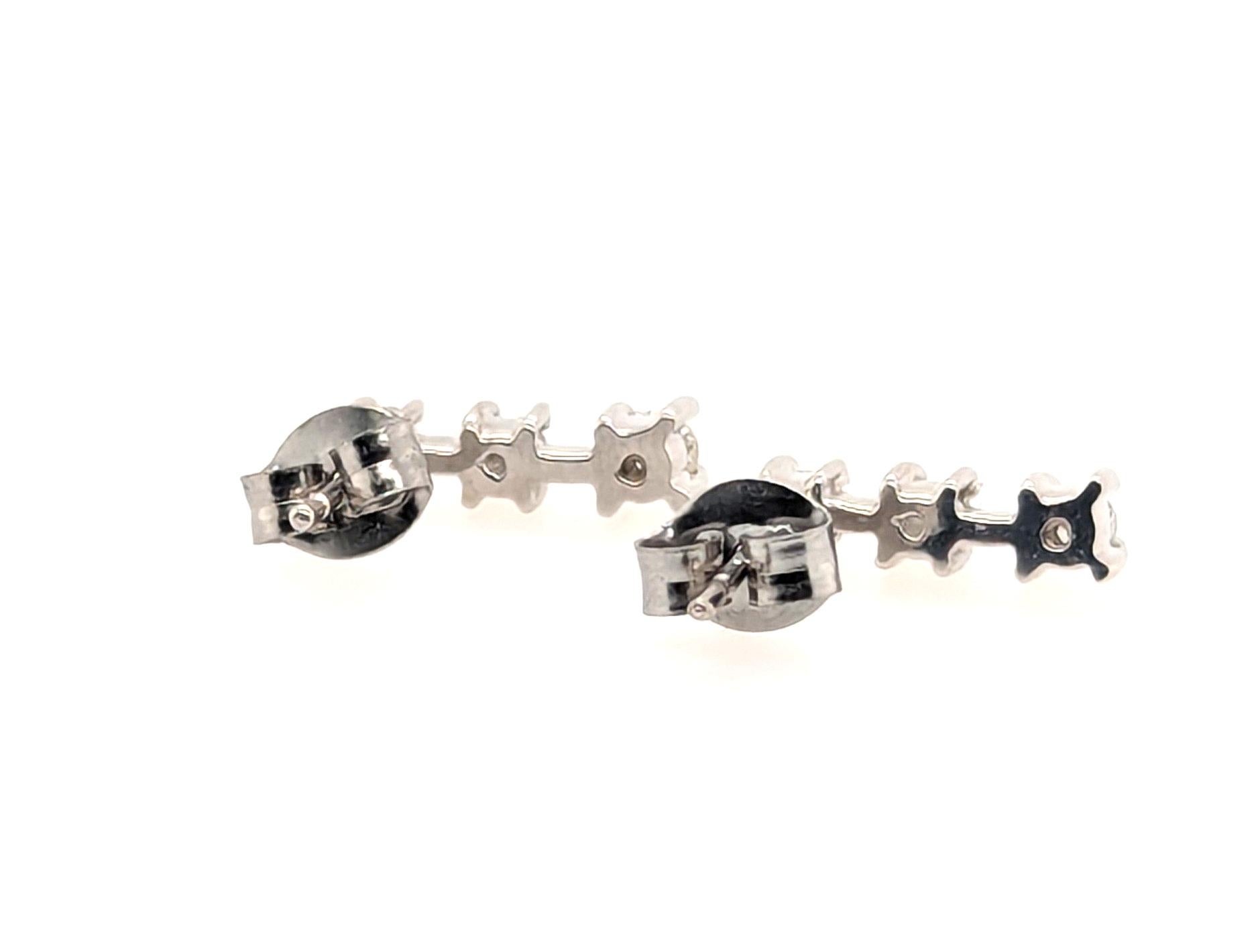 Boucles d'oreilles Diamond Stud 3 Stone Mined .25ct Past Present Future 14K Excellent état - En vente à Dearborn, MI