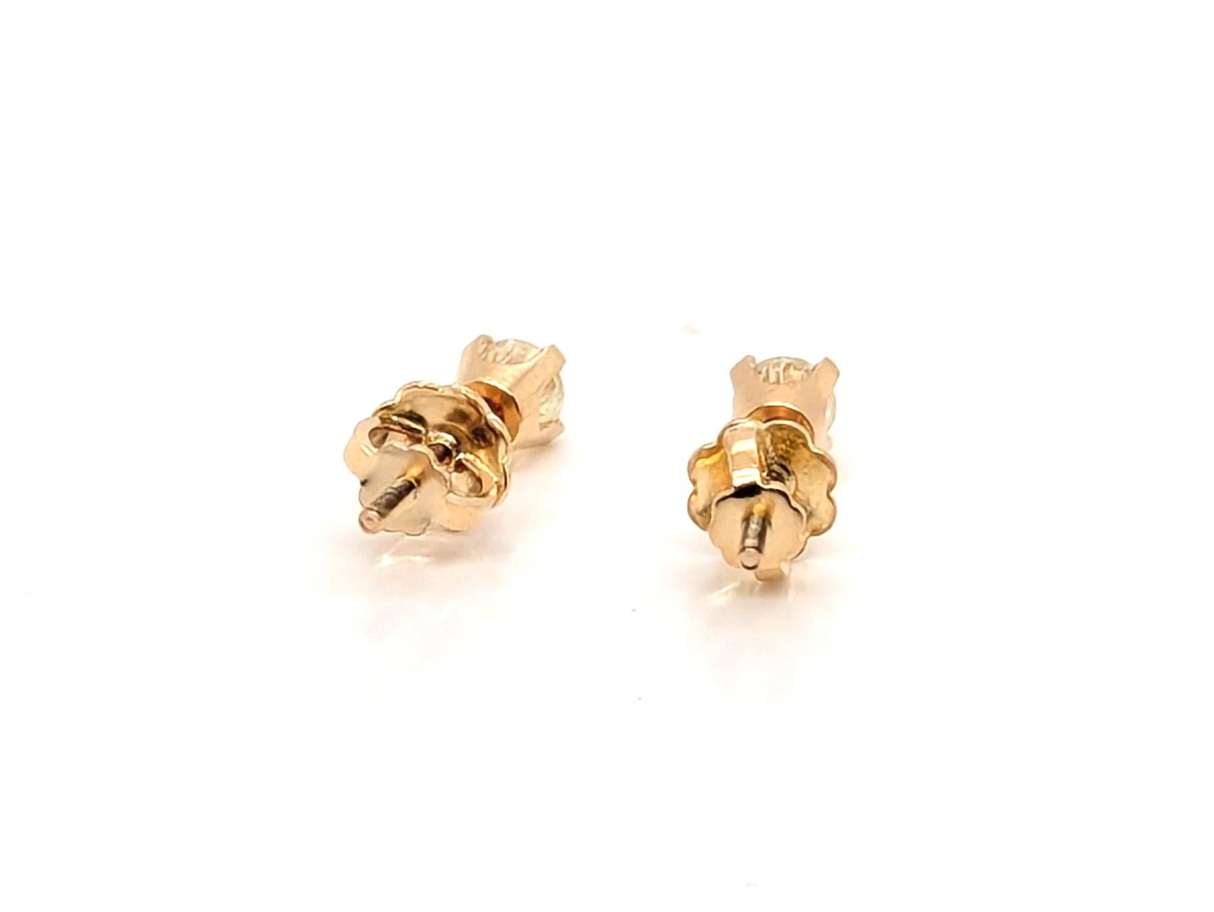 Boucles d'oreilles clou diamant 4 branches .25ct RBC I-J SI Screwback 14K Yellow Gold Excellent état - En vente à Dearborn, MI