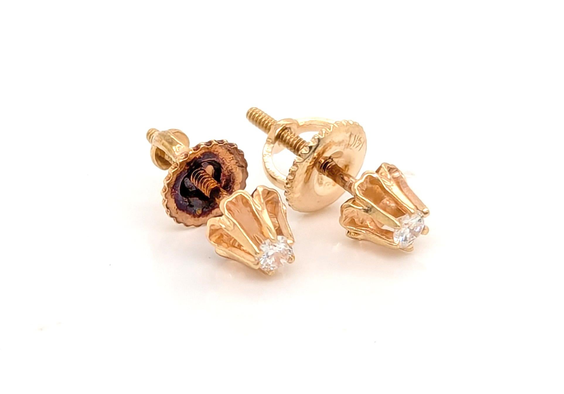 Diamant Ohrstecker Butterblume Ohrringe .15ct Runde Brillant Screwback 14K Gelbgold



Merkmale Zwei echte natürliche Diamanten im Brillantschliff

Klassische Butterblume Einstellung

Garantiert vererbbar an künftige Generationen 

100% natürliche