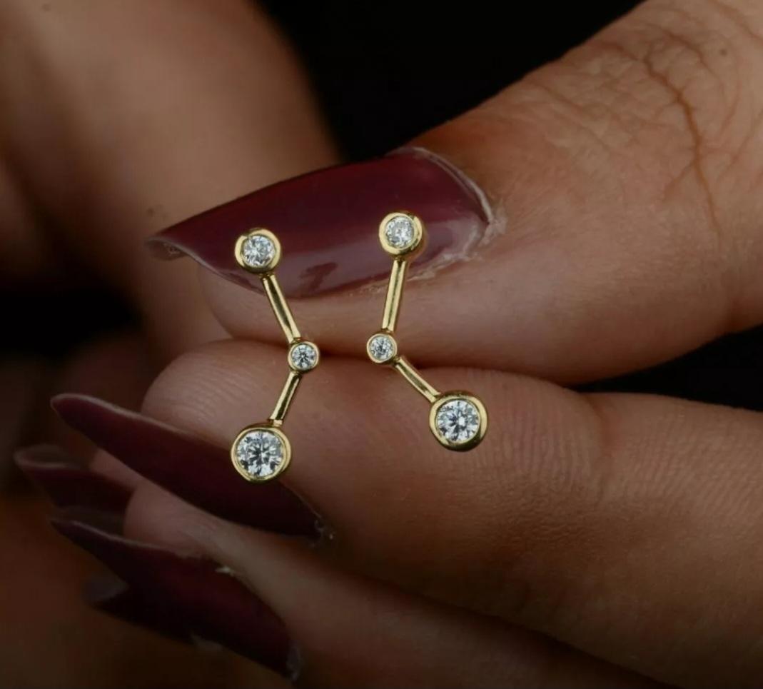 Orecchino con diamante in oro massiccio 14k Gioielli di design minimalisti Regalo di compleanno.

Peso totale dei carati
0,24 e meno
Metallo di base
Oro giallo, 14k
Fissaggio
Farfalla
Purezza del metallo
14k
Peso del diamante
0,19 carati
