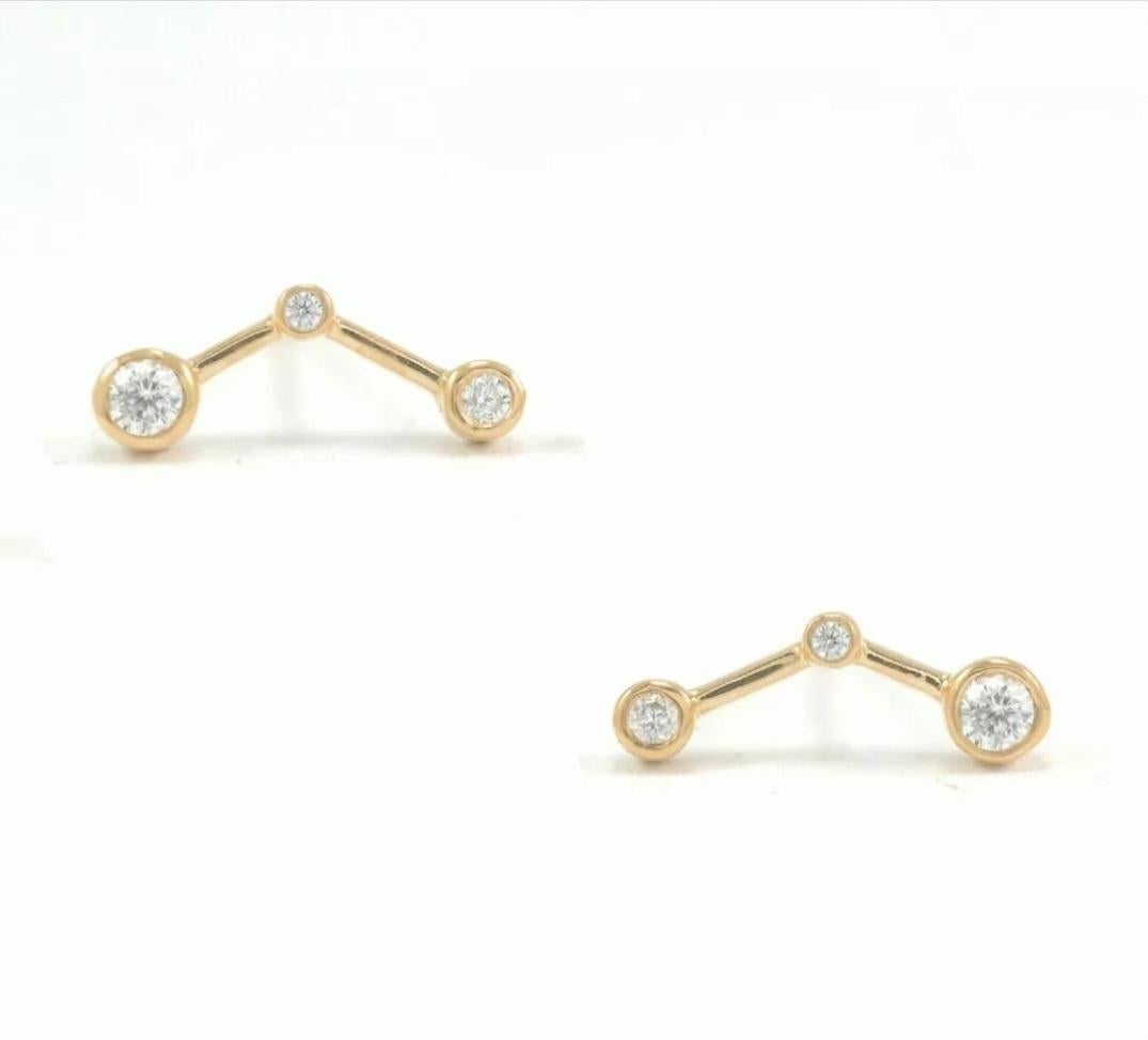 Taglio rotondo Orecchino con diamante in oro massiccio 14k Gioielli di design minimalisti Regalo di compleanno. in vendita